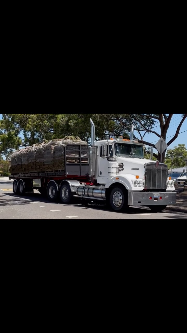 🍃 Fresh cut turf, delivered straight to your site! 🍃 Bringing fresh, lush turf to this local school this week ✨ Transforming green spaces, one roll at a time! 🤩 Contact us for your turf needs. #freshturf #greenspaces #localschools #turfdelivery #turfsydney #sydneyturf