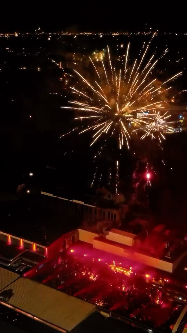 DIE HALLE Tor 2 presents Silvester Party 2024🎆🌟🪩
Happy New Year an alle und an die, die da waren dickes Dankeschön für die Energy die ihr mit gebracht habt🫶🏼
🎧 @nickwvsmusic
🎥 @immel_ben
#silvester #diehalletor2 #party #köln #eventlocation #fyp #foryou