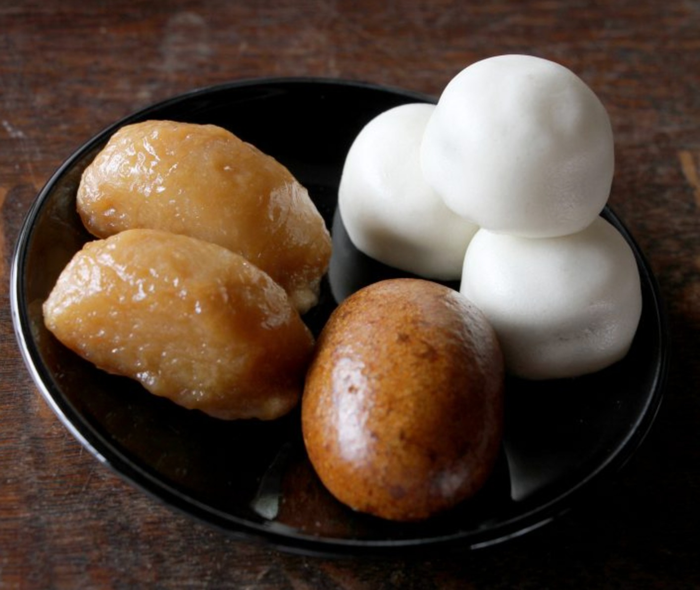 Have you ever tasted Wagashi(Japanese sweets)? In Shimada area, sweets were made for tea farmers tea time. There are a lot of kinds of azuki sweets!
#wagashi #japaneseweets #tokaido #shimada #shizuoka #sweets #azuki #anko #greentea #localtourinjapan #japaneseculture #japanesecuisine