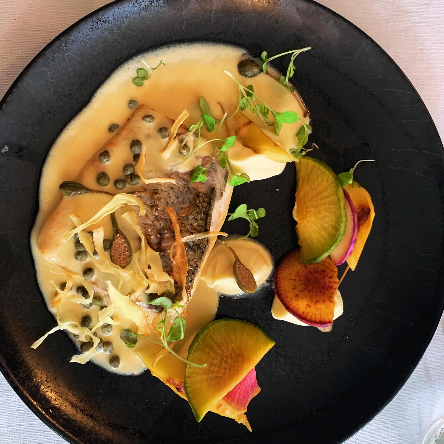 Filet de féra du lac... Les légumes sont glacés à la sauce soja, c'était délicieux ! Un excellent restaurant tenu par les excellents étudiants de l'Ecole hôtelière de Genève 😍😍 Bravo à eux 👏🏻👏🏻 @letrinquetgeneve
.
.
#BonAppetit !
.
.
+ de 170 recettes et astuces sur
www.delicieuxsanssucre.com
Ou lien cliquable dans ma bio @delicieuxsanssucre
.
Créez VOTRE MODE D'ALIMENTATION sur mesure 🎁🎁 avec le programme TAPAS :
Un programme de folaï pour vous guider vers une alimentation saine, gourmande et durable en 8 modules ultra-pratiques !
.
.
#Transformezvotrealimentation
#MangerMieux #MieuxManger #Alimentation #AlimentationSaine #Flexitarien #FaitMaison #DansMonAssiette #MangerSain #MangerSainement #cestropbon #EquilibreAlimentaire #ReequilibrageAlimentaire #DelicieuxSansSucre #IgBas #IndexGlycemiqueBas #RegimeIgBas #miam #miamMiam #VraimentSain #SansGluten #gourmand #Bio
#LegumesDeSaison