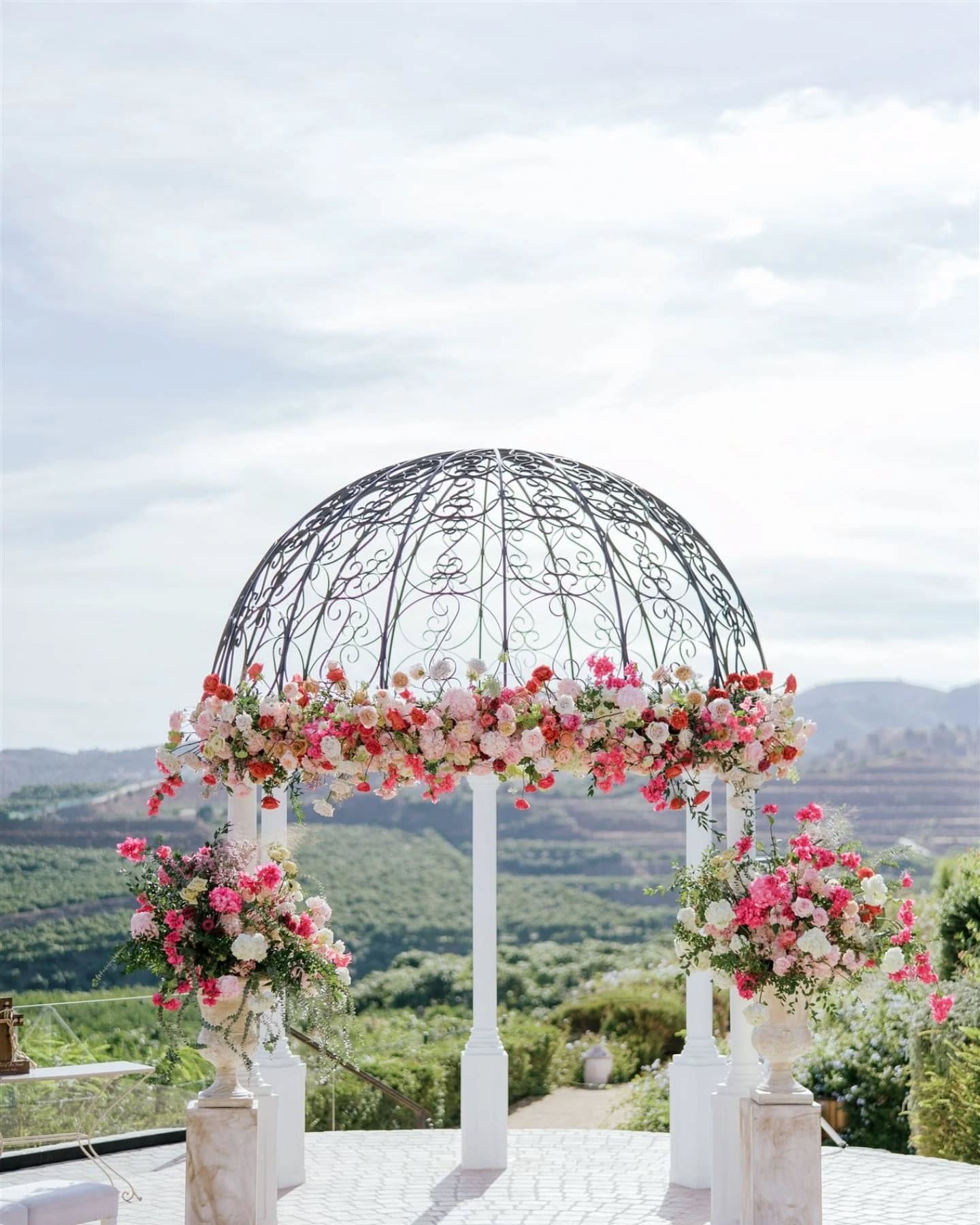 "2025 florals are all about bold romance, rich colors, and natural elegance! Lush, garden-style blooms with cascading greenery create a dreamy, organic vibe.
WP @oceanweddingsspain
Venue @bbouhotels
Photographer @andreasholm
Hair makeup @ella_megan_makeup_marbella
Videographer @lalibelulafilms
Music @lucy_faye_music
Production @mooov.spain
Florist @uniquebyrobertosilvosa
Celebrant @bilingualcelebrantspain
💌 Contact us for bookings & more information on lali@oceanweddingsspain.com
weddingvenuesspain #weddingplannerspain #uniqueweddingsspain #weddingvenues #weddingandalucia #marbellaweddingplanners #marbellaweddings #luxuryweddingplannersspain #weddingsinspain #spanisweddingvenues #uniqueweddingsinspain
#oceanweddingplanner #spanishweddings #weddingvenuesmarbella #fairytalewedding #destinationweddingspain