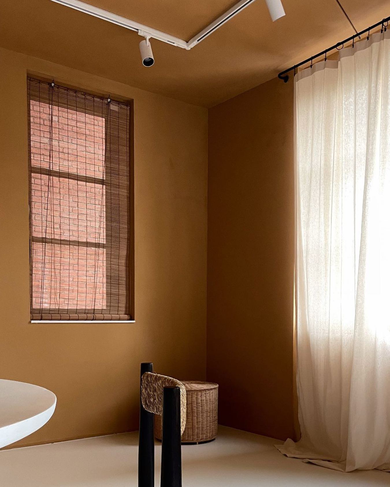 Yes!!! Ruim 1000 volgers! 🙏🏻 En daarom een leuke actie. Doe je mee? Maak kans op een tijdslot van 4u t.w.v. €350 ✨ Like dit bericht, volg ons en tag iemand waarmee je wilt shooten 📸 #winactie #actie #winnen #win #fotostudio #photostudio #daglichtstudio #daylightstudio #haarlem #fotografie #photography #shootlocatie #shootlocation #photospace #haarlemvenue #amsterdamvenue #rentallocation #verhuurruimte #fotostudiohaarlem #daglichtstudiohaarlem