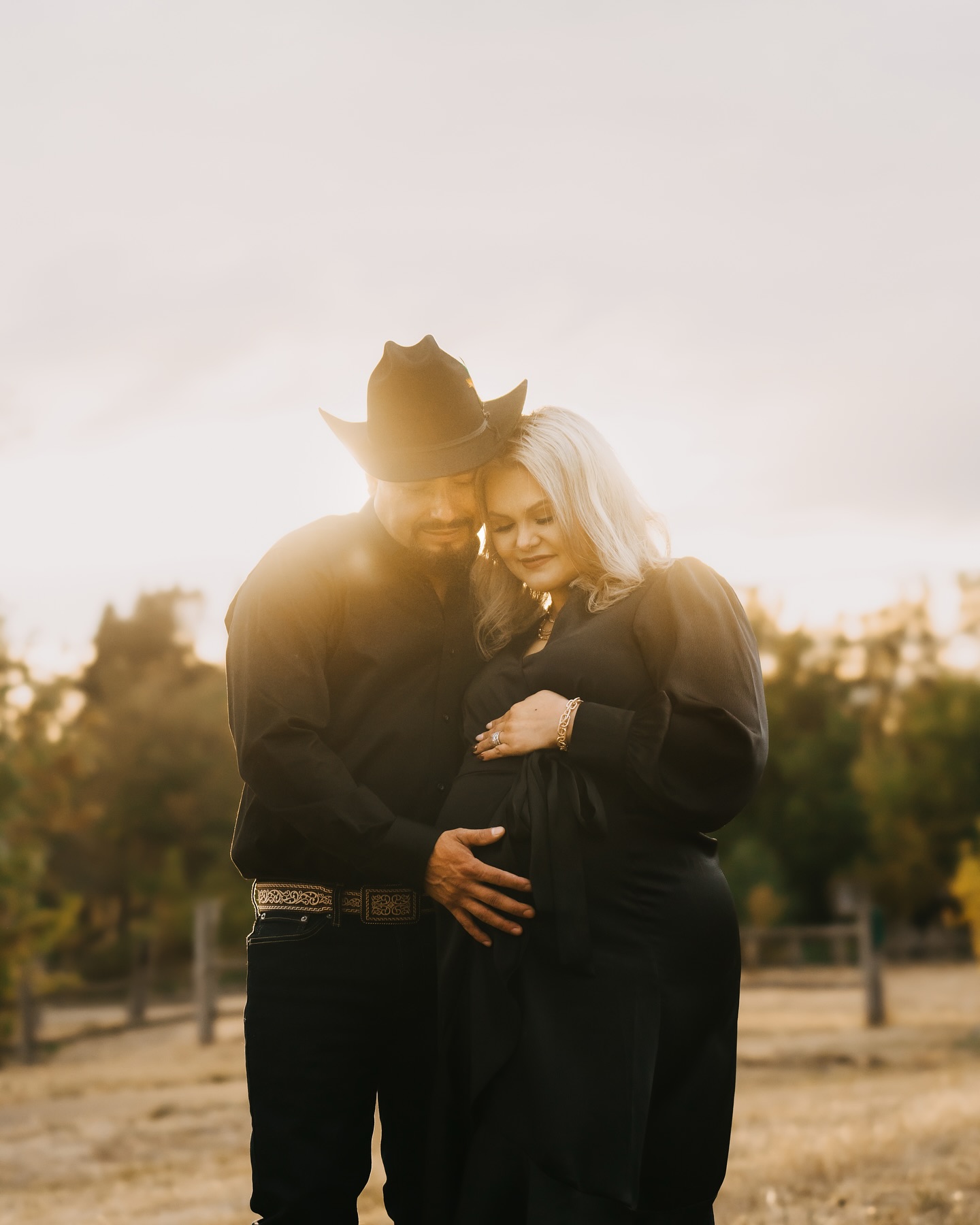 Can summer hurry up?! I canβt wait to be shooting on warm days with beautiful sunset light again ππ
#maternityphotography #summerdays #oregonphotographer #western #pnwphotographer