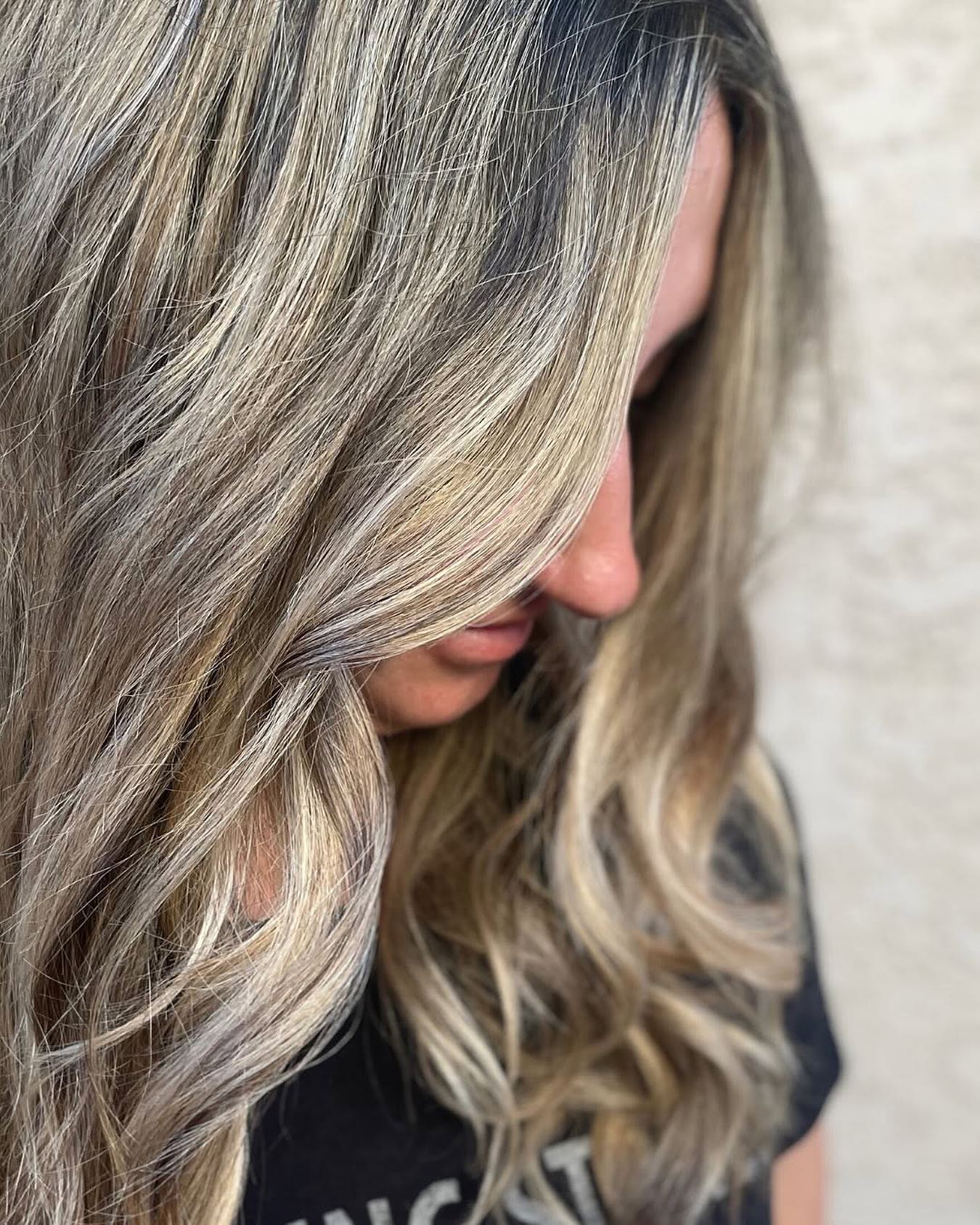 Raise your hand if you want pretty hair ✋✨ This gorgeous BRONDE bombshell left my chair lookin like a snack 🍟 it’s your turn next!
February spots are filling up fast, so book online before they’re gone! 💇♀️
BOOK ONLINE TODAY 🔗 LINK IN BIO
.
Artist; @haileyhugheshair
.
#ilovemysalon #ilovemyjob #ilovemyclients #iloveplumascounty #plumascounty #plumascountylove #plumascountyhair #maplestudiosblairsden #plumascountyhairsalon #graeagleca #blairsdenca #portolaca #quincyca #greaglehairsalon #sierravilleca #sierracountyhair #lakesbasin #graeaglehair #hairtransformation
#PrettyHairVibes #BlondeAndBold #BookNow”