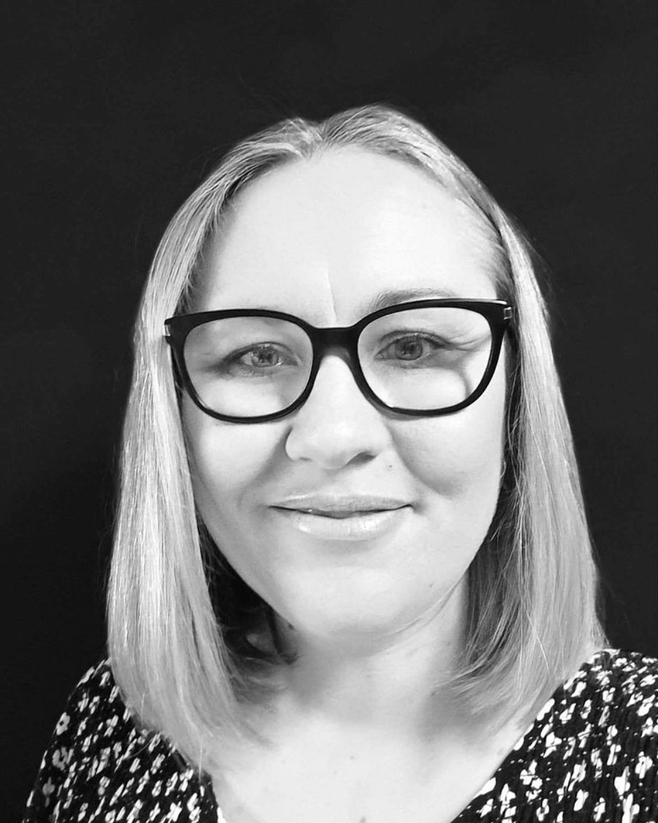 Welcoming back Associates tutor, Jade Hanham - an experienced drama teacher who has taught in secondary schools in Auckland and the Hawke’s Bay. She studied theatre and creative processes at Massey University under award winning New Zealand playwright Angie Farrow. Jade has also undertaken professional development with Toi Whaakari and the Massive Theatre Company.
Jade has directed numerous school productions and is passionate about student creative voice; mentoring student leaders throughout the design and production process of multiple award winning Stage Challenge, Showquest, and University of Otago Sheilah Winn Shakespeare performances. Additionally, Jade has coached theatre sports in a variety of schools.
Jade is passionate about theatre education and how it enables students to nurture not only their artistry but also develop their self-confidence, communication skills, empathy, focus, and ability to work with others. She is delighted to be part of the Hawkes Bay Youth Theatre whānau and is always excited to support ākonga on their creative journey.
Jade teaches the Associates Class on Thursdays from 5.30-7pm at Keirunga Creative Arts Venue.