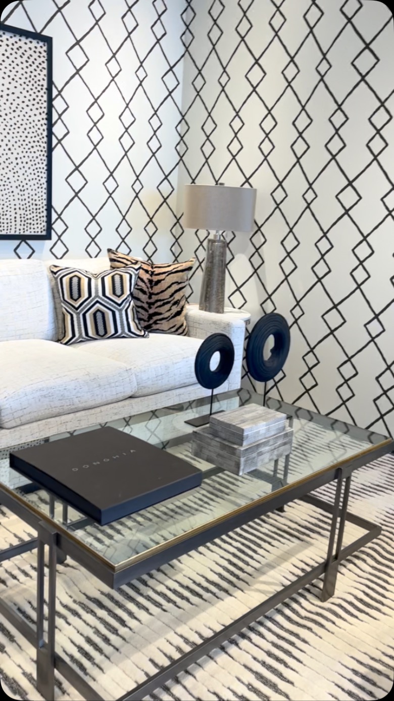 I love everything in this room. Can I fit it in my car today? Looking for fabric for one of my clients and wondering if I should change my living room happens all the time. 🤷🏼♀️ @kravetinc #interiordedign #fabrics #home #homedecor