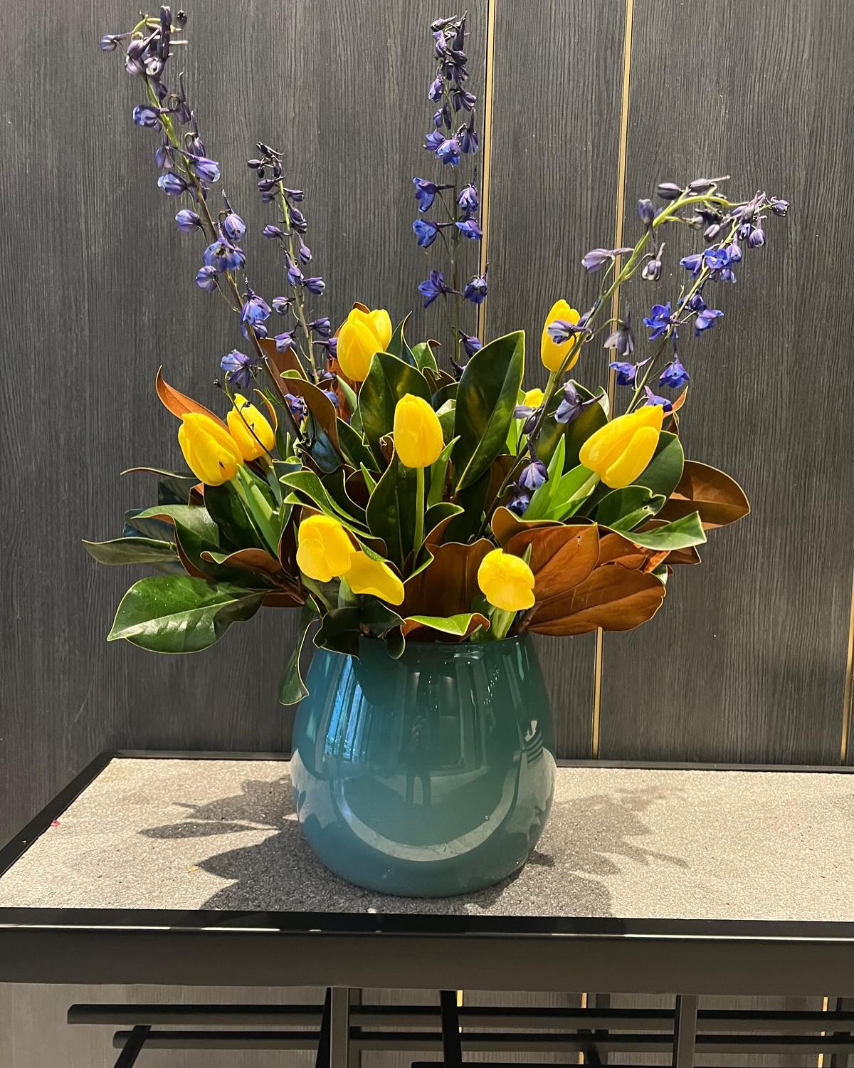Next week will be soooo red, we went for yellow and blue these past few days.
.
#flowerpower #floralfix #flowerstagram #floraldesign
#nycflowers #frenchflorist #artisanfleuriste #luxuryflowers #retailflowers #elegantflowers #nycflowerbouquets #classyflowers #giftflowers #lusciousflowers #subscriptionflowers #beautifulflowers #internatrionalflorist #nycflowers
