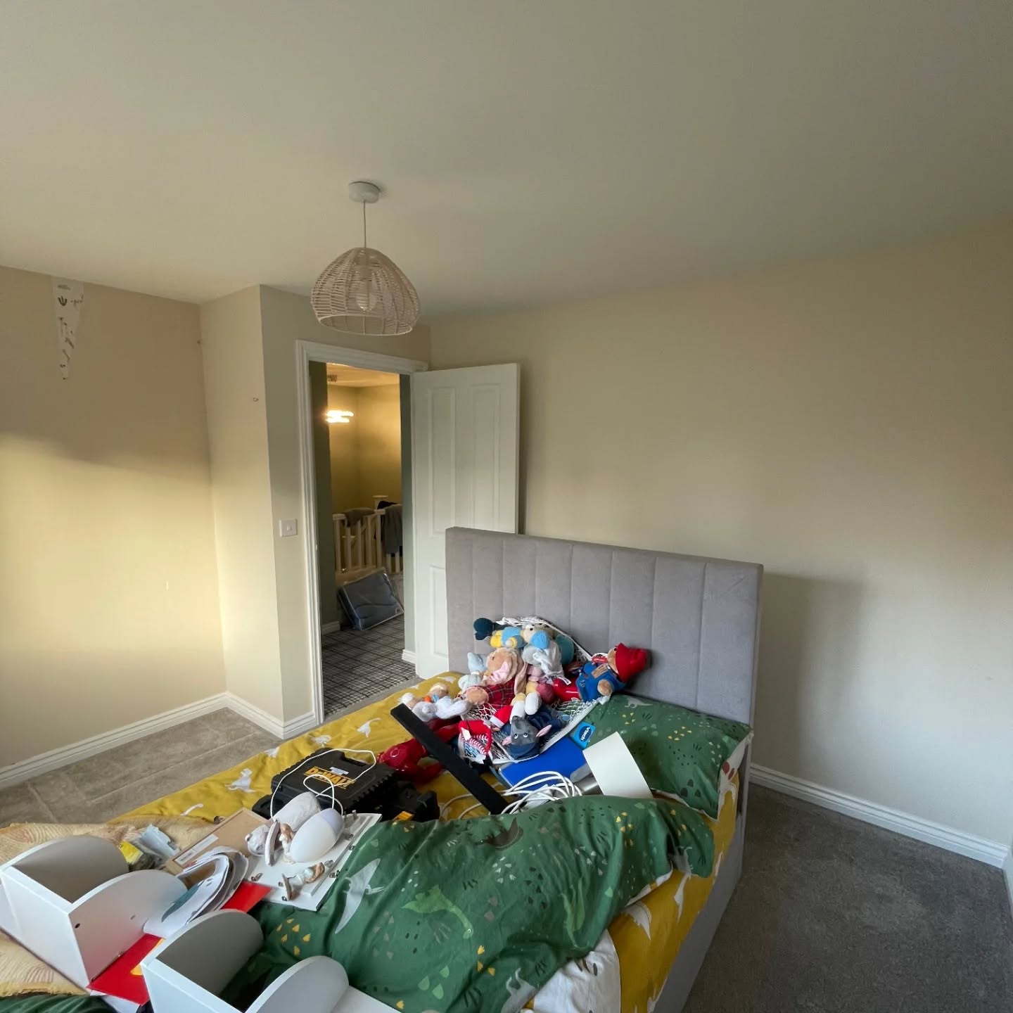 This was a different project that I thought turned out great for little Noah. I hope he likes his new room! 🙌
#PritchardPropertyServices #paintinganddecorating #freehand #decorator #newbedroom #dinosaurlover #dinoroom #dinosaurroom #bedroomrefresh #DecoratingServices