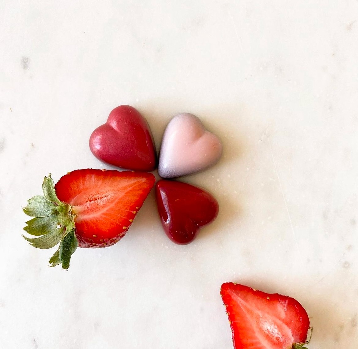 The Season of Love. 💘
Come pop by the @portlandnightmarket tonight from 4-11pm to get your Valentine’s goodies. We will have our 12 and 6 box chocolates ready!