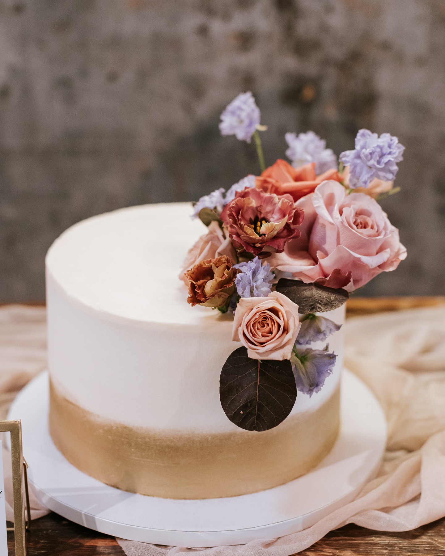 Romance and classic taste doesn’t have to stay in black and white! 🩷💜🤍
Who’s ready for some more COLORFUL weddings that show off your vibrant love in 2025? 🙋♀️
📸: @ivoryoaksphoto
💒: @hickorystreetannex
💐: @odeflora_
•
•
•
•
#cake #cakedecorating #cakedesign #cakeart #cakedecorator #cakedesigner #wedding #weddingcake #weddingcakes #dallaswedding #dfwweddings #dallasweddingcakes #dfwweddingcakes #fall #fallwedding #fallweddingcake #weddingcakeideas #weddingcakeinspiration #weddingcakeinspo #cakeslice #cakecutting