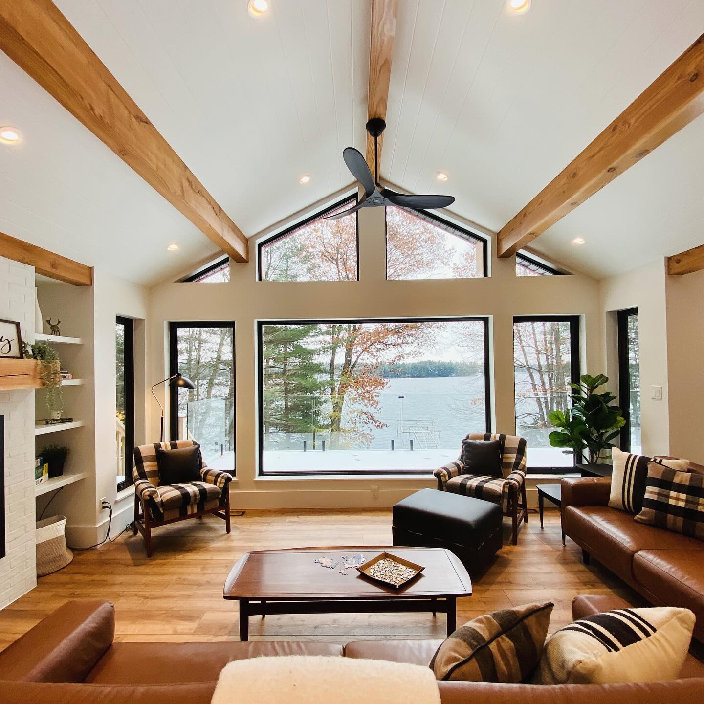 Cozy living room on a chilly day #design #livingroom #dwelling #cottage #cozy #warm #welcoming #residentialdesign #evolveinteriordesign