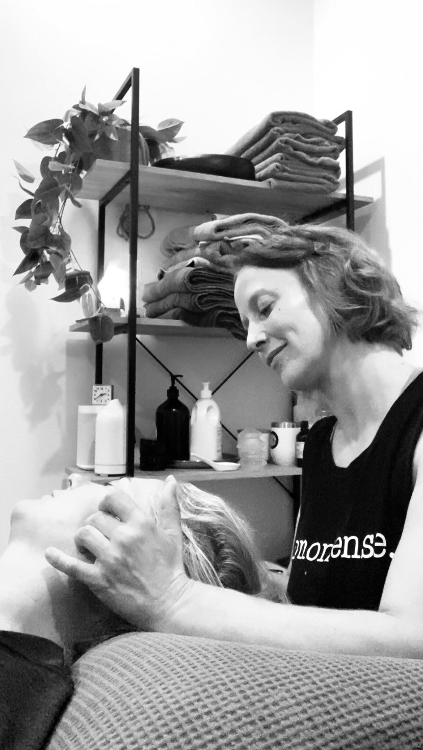 Do do you hold tension in your jaw? 😬 Grind or clench at night while you sleep? Let us help with an individualised session combining massage techniques to release muscular tension and kinesiology to address subconscious stress!
Call us at No Nonsense HQ to book your session! 0414 595 509
#tmj #tmjrelease #remedialmassage #kinesiology #avalonbeach