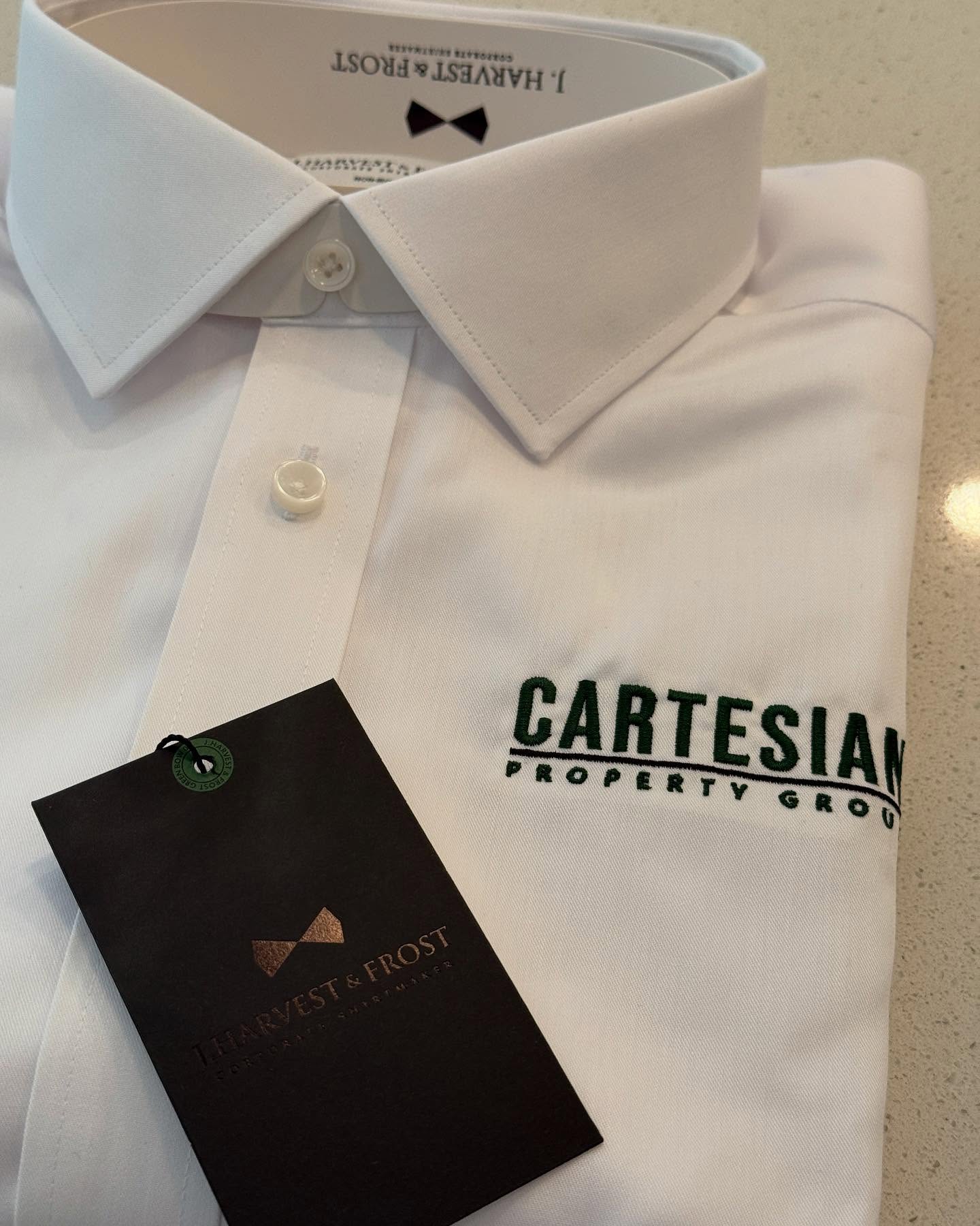 Keeping the sharp look with a non ironing @jamesharvest_australia shirt