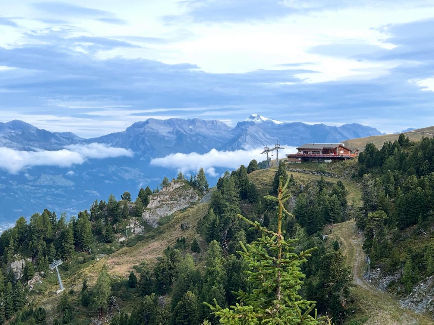 After a scenic hike, it’s great to sit beside an open fire near the hamlet of Siviez in the Nendaz valley in Switzerland, enveloped by darkness. On a rocky outcrop seat (my derriere slowly chilling), I ate Raclette ‘en plein air’, the warm and creamy cheese slathered on slices of bread.
#switzerland🇨🇭 #switzerland #swissmountains #swisstravel #swissviews #visitswitzerland #swissadventure #swissmountain