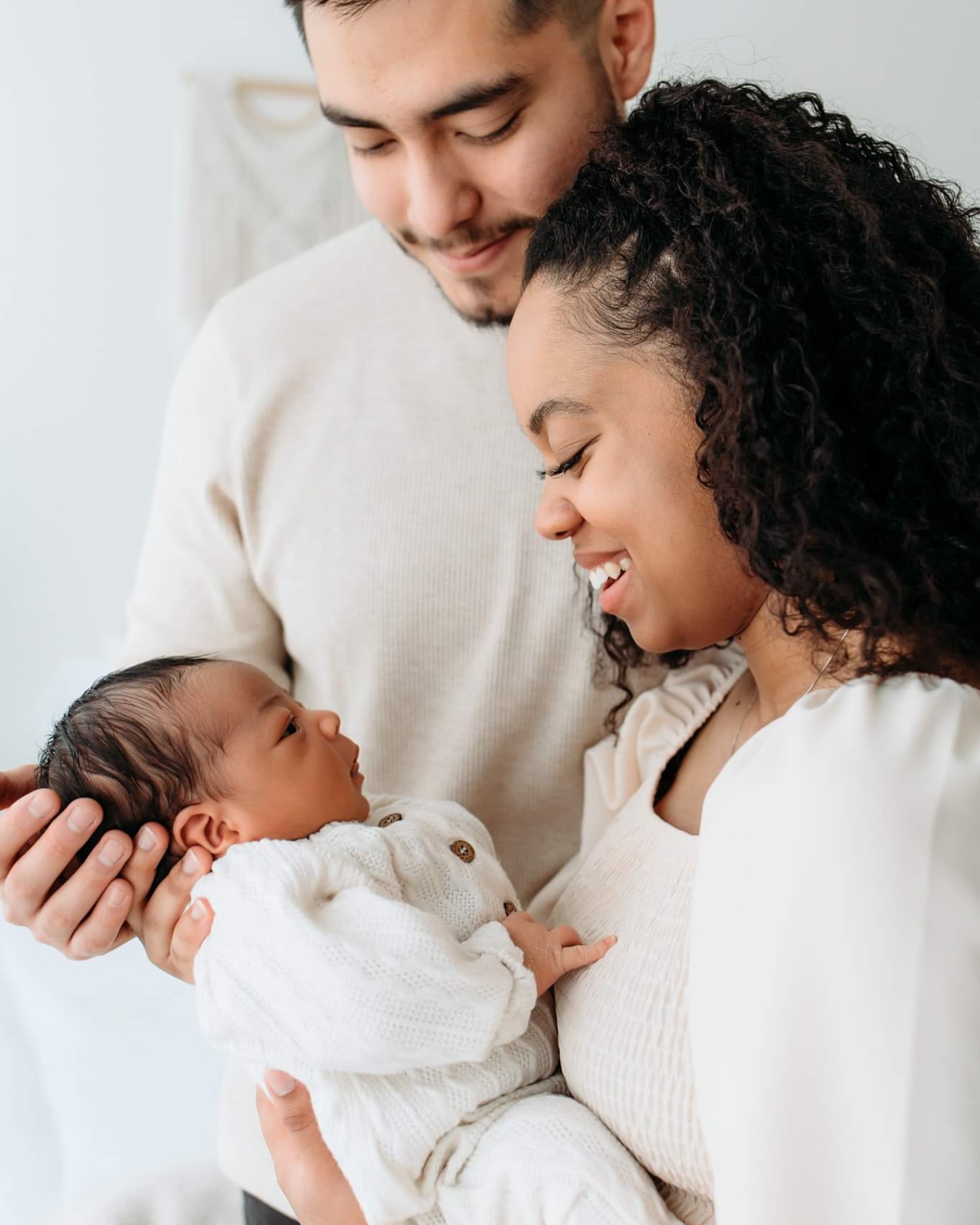 Newborn family portraits made effortless! Embrace and adore your little one while we naturally and expertly guide you, allowing love to shine through every moment.
#boisenewbornphotographer #baby #newborn #familynewbornphotographer #boisephotographystudio #family #boisefamilyphotography