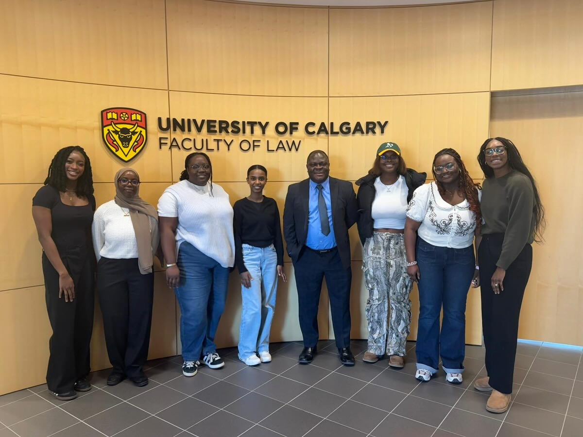 Undergrad Law Spend-a-Day was a success!
This week we hosted undergraduate students in the Faculty of Law. They were able to gain a glimpse into the life of a law student by shadowing current students.
They attended law classes, met with the Dean, and sat in on a lecture on AI and Race with special guest lecturer Calvin Lawrence.
We look forward to hosting more undergrads in the future and guiding them on their journey to law school!