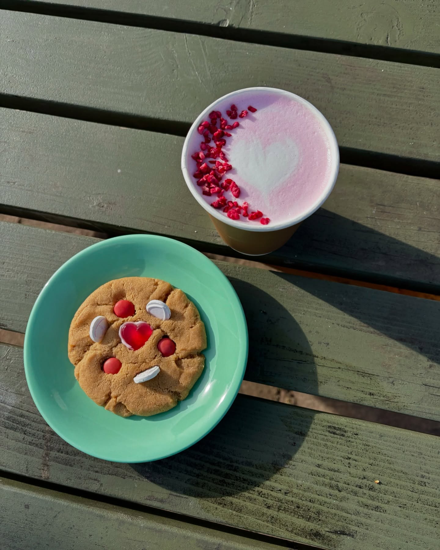 The perfect pair💕
This weekend treat yourself to our limited edition Valentine’s cookies and Pink Velvet Hot Chocolate. They’re deliciously sweet ✨