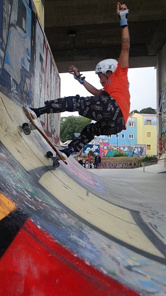 🌊🏄♂️ Aloha, galera 🏄♀️🌊
Está preparado para deslizar com estilo? 🛹✨ Venha surfar as rampas e aprender tudo sobre surf skate nas nossas aulas!
🏄♀️ Para todos os níveis! Se você é iniciante ou já tem experiência, aqui é o lugar certo para aprimorar suas habilidades, se divertir e fazer novas amizades!
🔥Junte-se a nós e sinta a adrenalina de surfar em terra firme!🔥
👉 Marque seus amigos e venha viver essa experiência incrível!
#SurfSkate #AulasDeSurfSkate #Adrenalina #Esporte #Diversão #Sk8