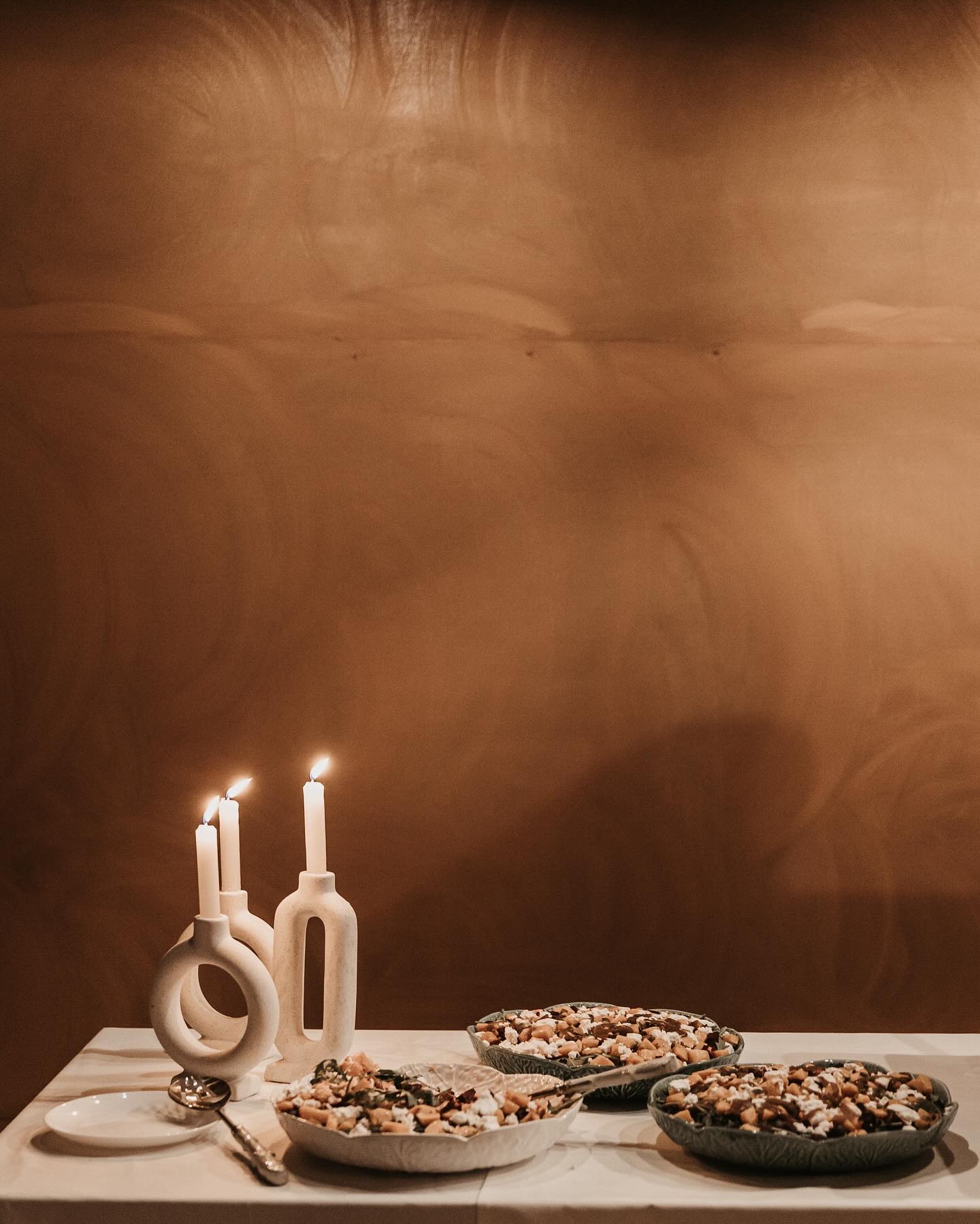 Combining the beauty of nature with a feast for the senses ✨
Enjoy an impeccable 3-course meal on your wedding day, starting with canapés harvest-table style, followed by main course either buffet or plated, ending with our delicious dessert selections.
Contact us for more information on our wedding packages ➡️ info@wildwoodvenue.com