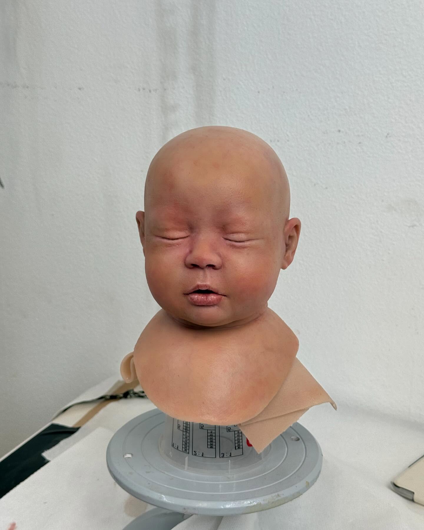 painting a new baby out 🖼️ by @celinefragment magic fingers whole baby made by workshop team summit @nolwenn_sfx @virginie_dahmane @juliejellyjumper