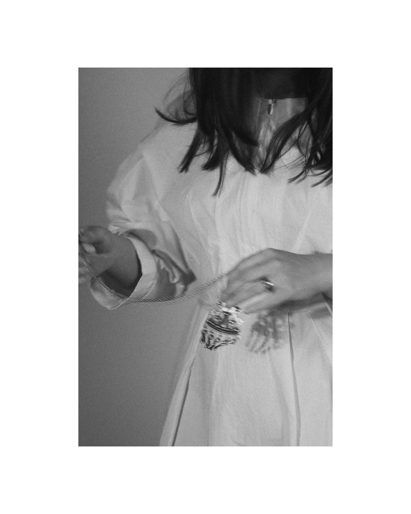 Oon osallistunut viime viikkoina moniin todella mielenkiintoisiin webinaareihin. Itseni kehittäminen on siis teema tällekin vuodelle. ✨
Tällä hetkellä istun junassa ja suuntaan naisille suunnattuun kahden päivän koodausworkshoppiin. Viime päivät ovat olleet kiireisiä ja täytyy myöntää, että vielä illalla ajattelin että pitäisikö vain jäädä kotiin. Nyt kuitenkin tuntuu hyvältä, että päätin lähteä ja hyödynnän tämän mahtavan tilaisuuden. 🙏🏻🍀
#brändikuvaus #yrityskuvaus #valokuvaaja #seoosaaja #koodari #frontenddeveloper #yrittäjä #naisyrittäjät