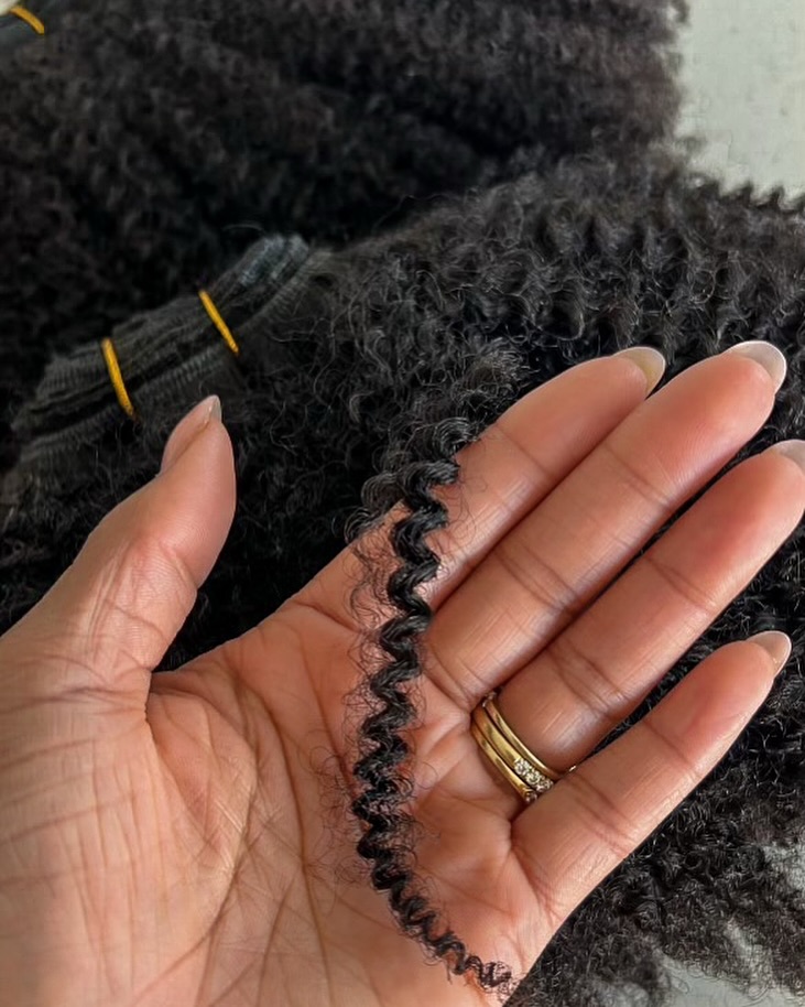 Our kinks texture is so beautiful. Get into this texture!
#hairforthegirls #kinkyhair #naturalhairextensions