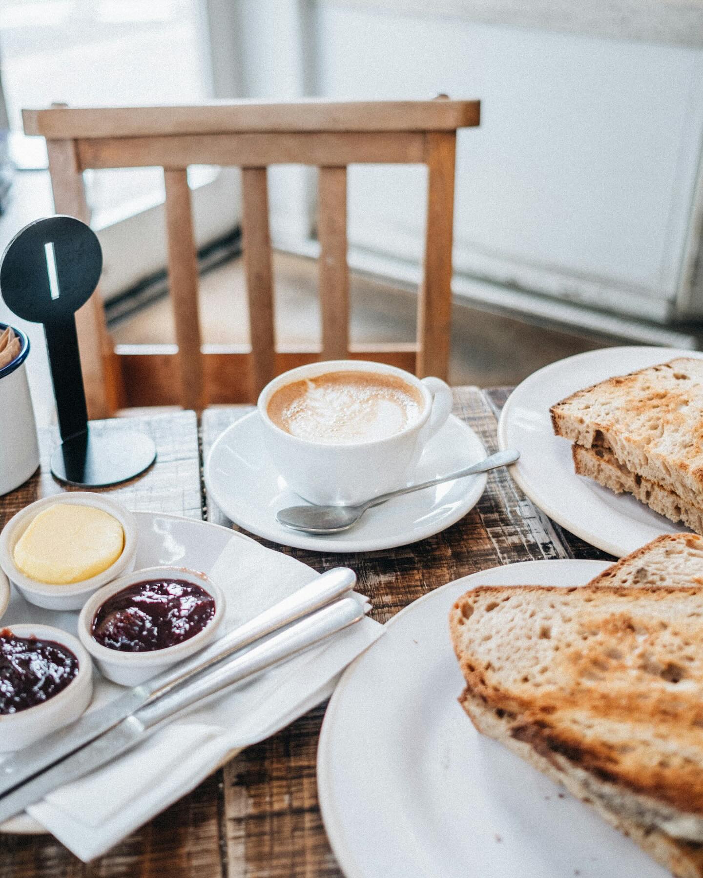 It’s the weekend! I’ve got a relaxing one planned & lunch with a friend on Saturday. Remember to take some time for yourself this weekend 🤗🙌 see you on Monday! 👋