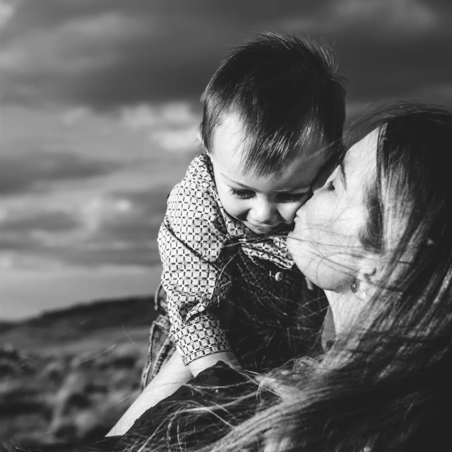 Hello dear ones! I'm sorry I haven't been more active on social media lately. I took a break over the holidays to be with my fam and it was lovely! We had a beautiful holiday and honestly I'm a little bummed we're back to the school routine! I know many parents out there will yell at me for saying this but 7 ½ weeks was not enough! 😜
But in saying that I had my first portrait session of the year on Saturday and it did feel lovely picking up the camera again! And what a session we had too thanks @courtneydukes_ !
I do have some very very big things in the pipeline this year and once I have a few things ticked off there will be some big announcements!
But first I want to say happy 2025! And let's bask in the beauty of this incredible family for a second! 🤩 Aren't they incredible! I adore these sessions, I get to adventure out to amazing locations and properties, hang out with magical people like Miss Sabrina and her gorgeous clan and create magic with them!!!
So beautiful ones, may all your dreams manifest this year and may you be fulfilled and living your wild, best and most magical like! I'm cheering for you!!!
Much much love!
Xoxoxo
.
.
.
#goldenhour #nikonaustralia #portraitphotography #familyphotography #coomafamilyphotographer #liveyourbestlife #empowerment #announcement