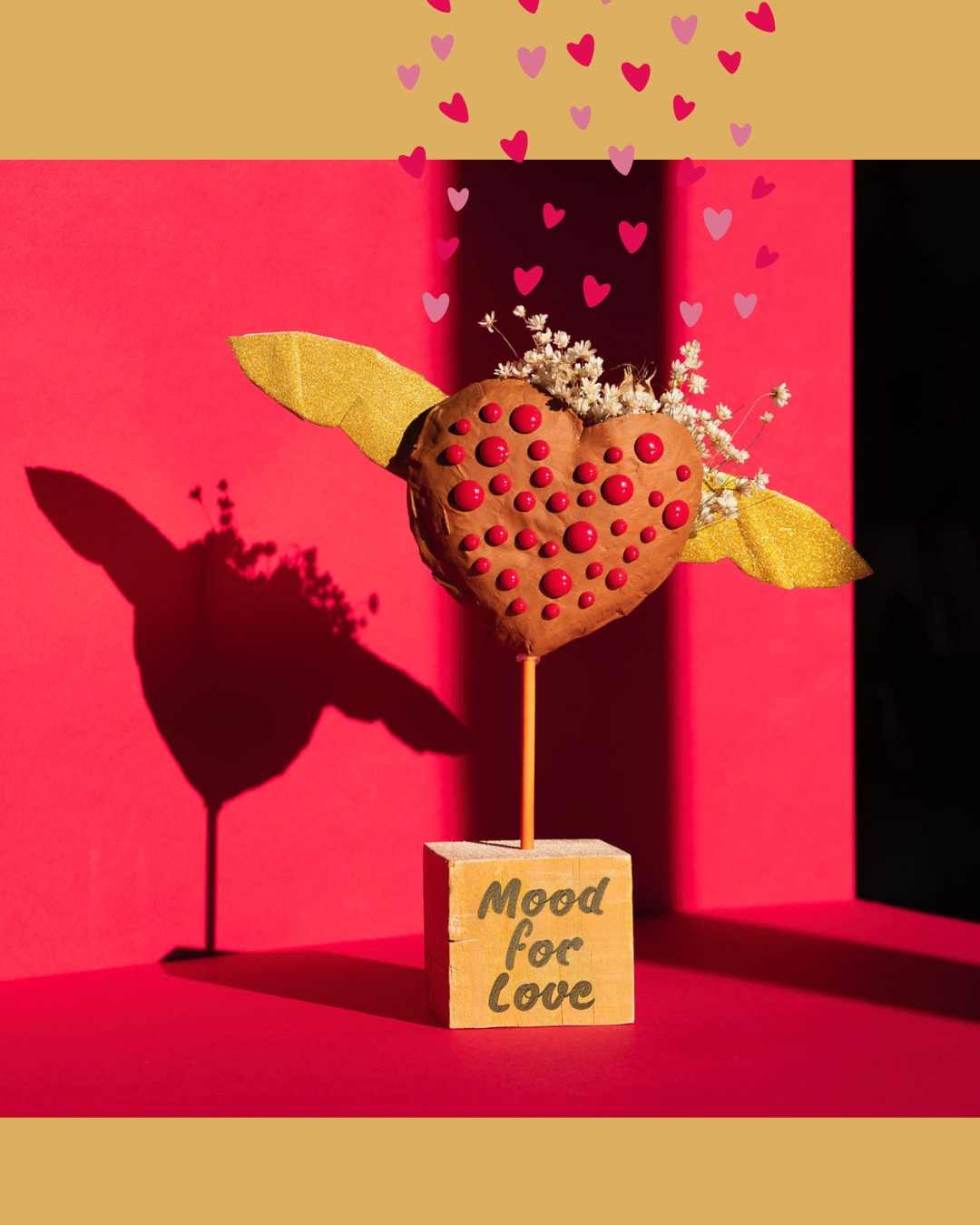 Mes 5 idées pour un moment magique à deux à Annecy et ses environs, 5 activités insolites à tester ! 👇
🌲 1. Nuit en cabane perchée – Dormez dans un cocon suspendu entre ciel et terre. Réveillez-vous avec le chant des oiseaux 🐦 et un petit-déjeuner en pleine nature ! 🌿 Les cabanes Entre ciel et terre Megève et la Clusaz.
🍰 2. Cours de pâtisserie en duo – Mettez la main à la pâte ensemble 👩🍳👨🍳 et créez des douceurs sucrées à déguster à deux ! 🍪💞 Rien de tel qu’un moment gourmand pour renforcer les liens !
Patisserie Morgane à Sévrier propose des cours et des pâtisseries love.
🎨 3. Atelier créatif en amoureux – Exprimez votre complicité à travers une création 🖌️ ! Fabriquez ensemble un souvenir unique et chargé d’émotions pour votre intérieur.Se découvrir dans une activité où vous n’avez pas l’habitude de vous rencontrer.💕
🏞️ 4. Bain de forêt et cascades secrètes – Partez en escapade romantique 🌿à la découverte des cascades cachées autour d’Annecy. Respirez l’air pur, détendez-vous et profitez de ce moment suspendu à deux. 🌸🌿
Les cascades de Villaz , une jolie promenade à faire en amoureux.
🎈 5. Mon rêve un Vol en montgolfière au-dessus du lac d'Annecy – Offrez-vous une expérience inoubliable ☁️ ! Survolez le lac et les montagnes enneigées 🏔️ avec une vue à couper le souffle… Le romantisme à son apogée ! 😍✨
Ces expériences vous promettent des souvenirs mémorables et de la magie plein le cœur ! 💕💫 Profitez, aimez et célébrez chaque instant ! 💖
Bonne Saint-Valentin à tous ! ❤️
📸 @ngocdon_photography