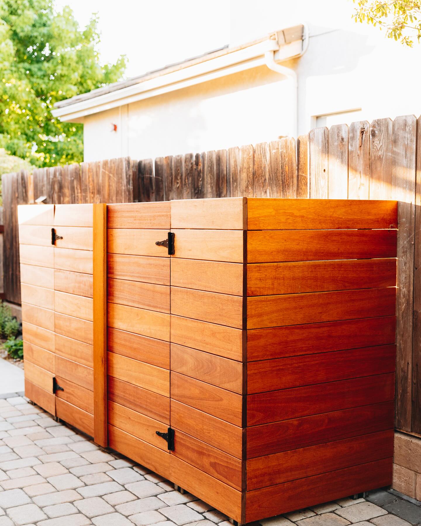 Enclose your trash cans with our custom built trash can enclosures! This one built with the beautiful red grandis.
.
.
.
#harttoheart #landscaping #trashcanenclosure #redgrandis #slolandscaping #pavers #sloliving
