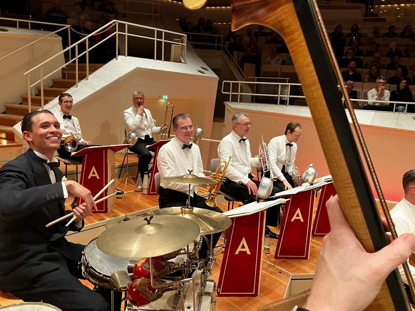 Yesterday with the Swing Dance Orchestra at Kammermusiksaal/ Philharmonie Berlin.
@theswinginhermlins
@daveetheewave
@danielduspiwa
etc.
#1930s, #1940s, #vintagefashion, #suit, #retro, #vintage, #swing, #dance #swingdance, #lindyhop, #bigband, #balboa #swingdanceorchestra, #retro, #doublebass #gutstrings, #oldtimes, #vintageberlin #philharmonieberlin #kammermusiksaal #davidhermlin #music #joy #tradjazz #olddays #maltetoenissen