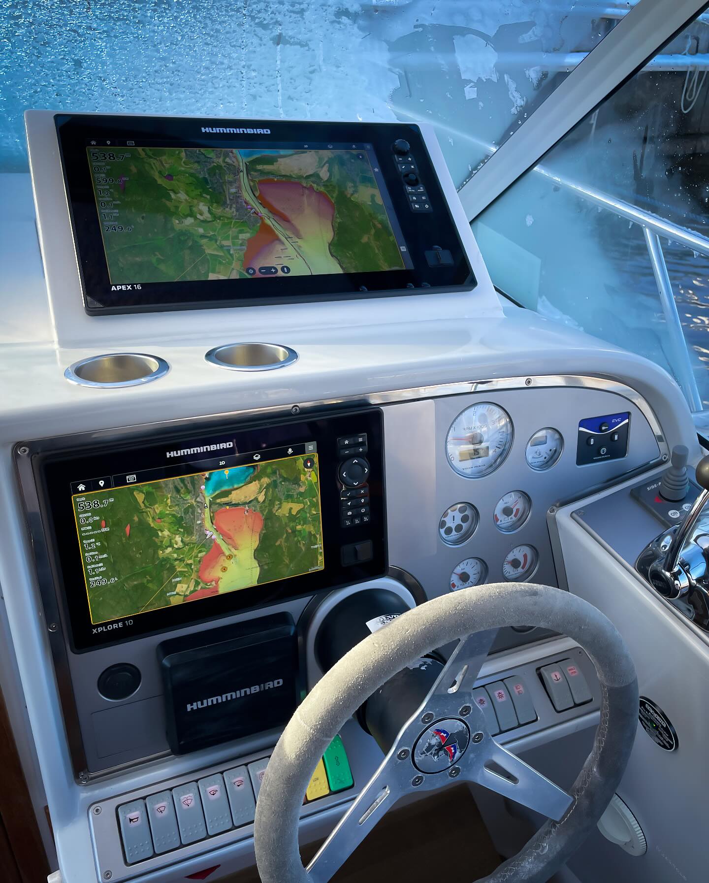 Up and running! Humminbird Apex and Xplore communicating seamlessly over the network. 😀👍🏻
.
.
.
#humminbird #humminbirdfishing #comstedtfishing #comstedt #xplore #apex #marineelectronics #saltlife #saltwaterfishing #nimbusboats #nimbus29nova