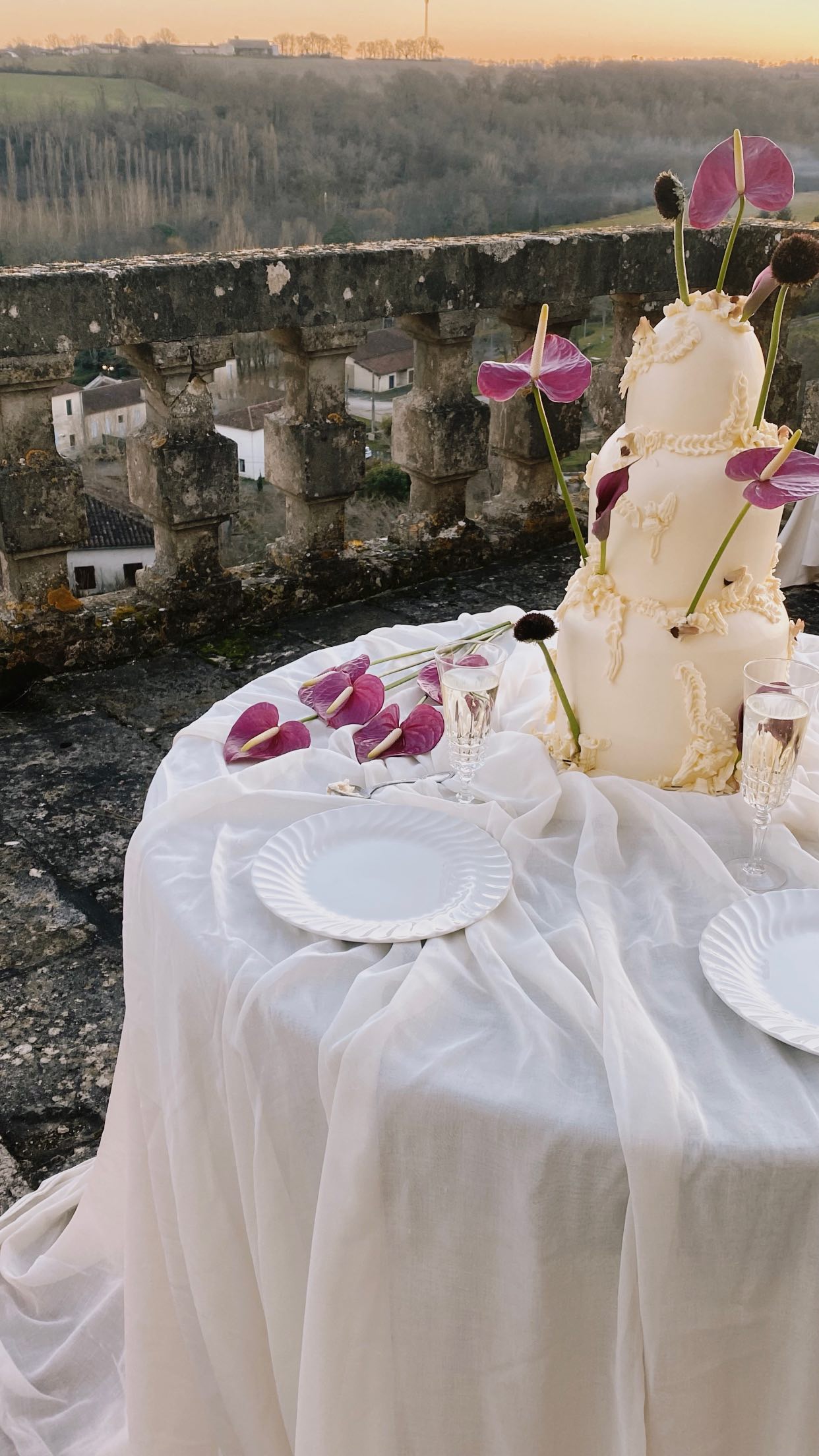 Quand tu vas devoir faire appel à @sun_day_wedding plus tôt que prévu…💐
—
When you realize you’re gonna need to call @sun_day_wedding sooner than expected…💐
❤️ team du love :
@domainedelarchey
@manoirdesreves
@pchatelain
@devaltraiteur
@sunset_life_makeup
@atelier.petitbrin
@amand.in.cakes
@alegria_production_bdx
@theotimmartins
👰🏼 @gwen__17
#wedding #bride #groom #frenchwedding #weddinginfrance #yesido #mariage #mariage2025 #wedding2025