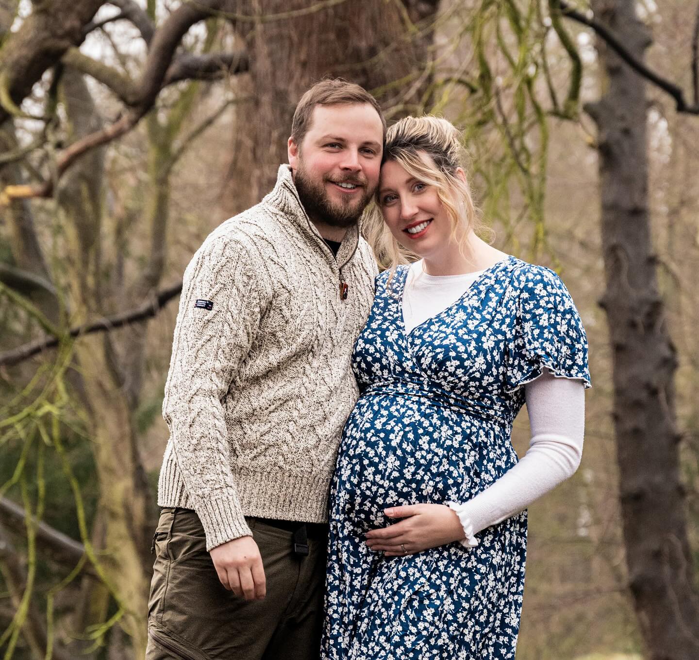 What a lovely day at the @theweirgarden_nt yesterday. The snowdrops are out and the daffodils are about to bloom - right in time for spring. Exciting times ahead !
#maternityphotoshoot #pregnancyphotography #theweirgarden #springvibes #snowdrops #maternityglow #bumpstyle #outdoorphotoshoot