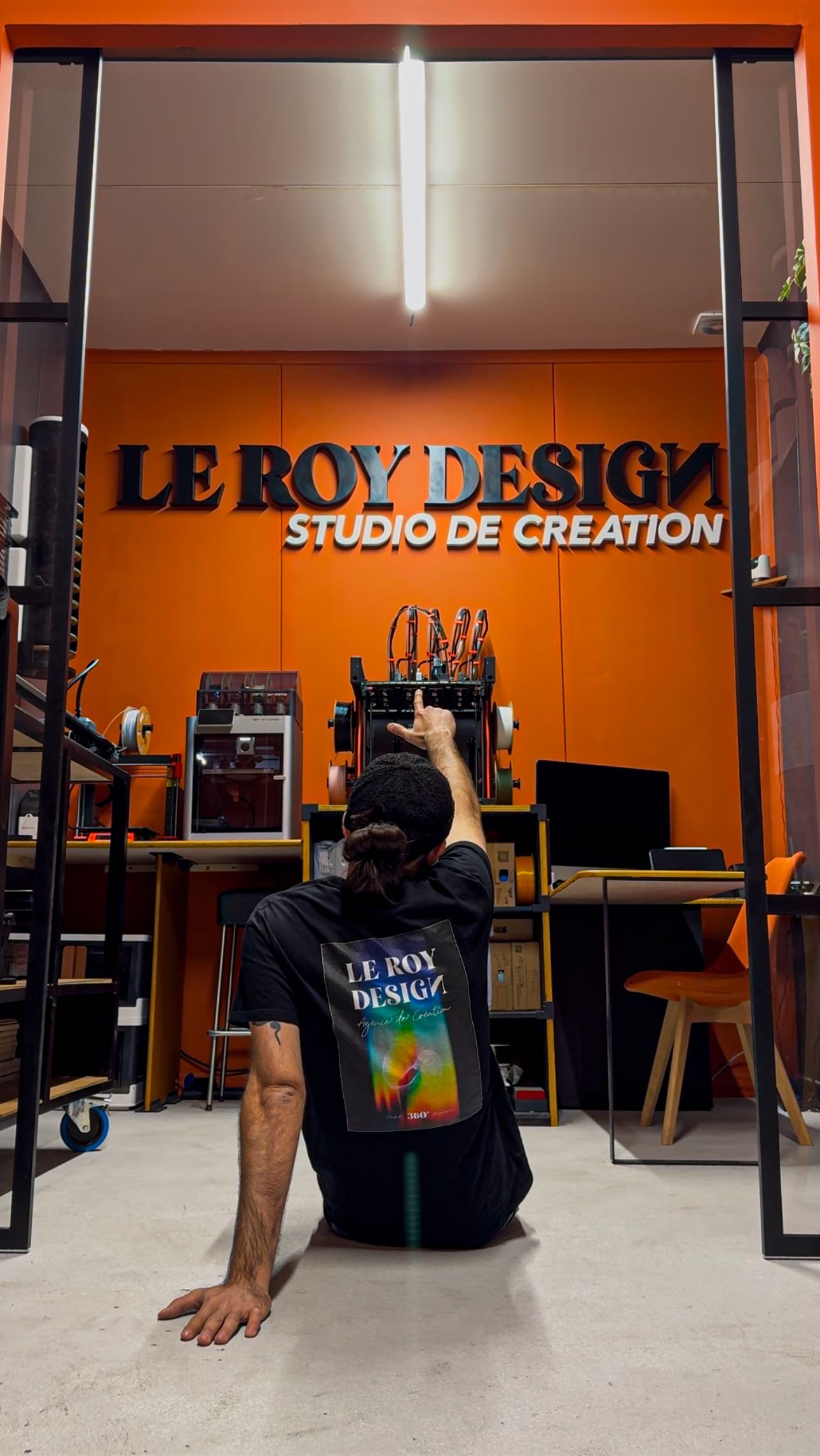 🏗️ NOUVEL ATELIER EN COURS ! 🚀
Une nouvelle page s’écrit avec l’aménagement de notre atelier de création ! ✨ Un espace pensé pour repousser les limites de notre savoir-faire et donner vie à des pièces toujours plus audacieuses.
Des travaux, de la poussière, des idées qui prennent forme… et surtout, une belle aventure humaine ! Un immense merci à toutes les personnes qui nous ont aidés et soutenus dans ce projet. Artisans, amis, partenaires : sans vous, rien de tout ça ne serait possible. 🙌
On a hâte de vous faire découvrir ce nouveau lieu où l’innovation et la création vont se rencontrer. Stay tuned, ça arrive très vite ! 🔥
#designproduct #designstudio #design #workshop #studio #creativeprocess