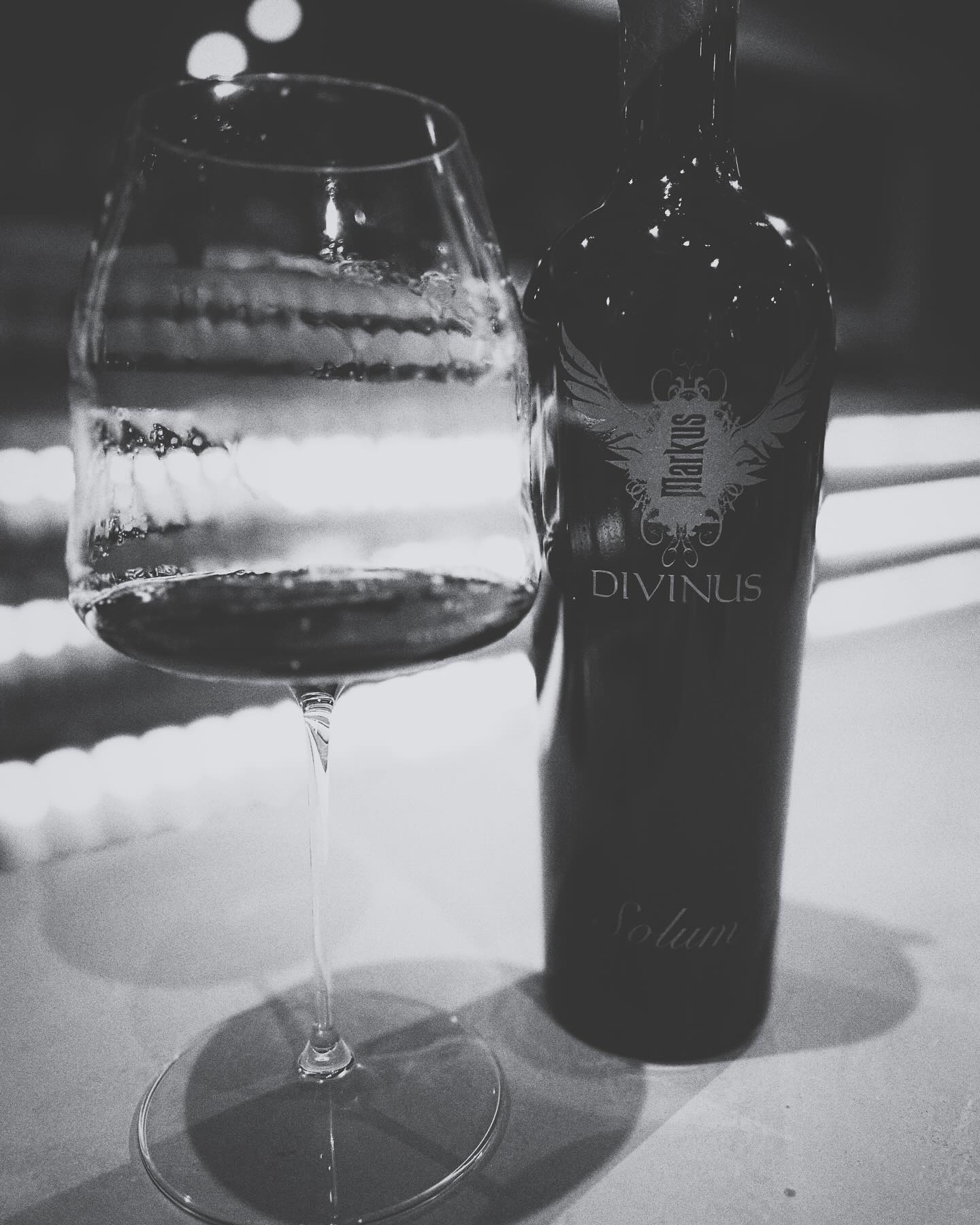 There Are Wines… and Then There Is Solum 2017
Every once in a while, a wine comes along that reminds you why you fell in love with it in the first place. Some wines speak; others whisper. And then there are those rare few—like Solum 2017—that command your full attention from the very first pour.
Appearance: Deep intensity ruby color with purple hints, reflecting both youthfulness and the wine’s concentration.
Nose: Pronounced intensity with developing aromas. Primary notes include black fruits such as blackberry, blueberry, bramble, mulberry, blackcurrants, black cherry, and cassis, with black pepper spice, white pepper, red peppercorns, wet stone minerality, and earthy soil notes. Herbal eucalyptus adds freshness. Secondary aromas feature smoky wood, fragrant oak, incense, vanilla, cumin, cinnamon, nutmeg, cedar, and cheese. Tertiary characteristics from bottle aging reveal caramel, dark chocolate, coffee, toffee, carob syrup, sesame seed umami, soy sauce, dried blackberries, prunes, leather, mushroom, forest floor, tobacco, cigar box, meat, game, and barnyard notes, showcasing its exceptional complexity.
Palate: Dry with high acidity and robust tannins. A full-bodied structure with high alcohol and pronounced intensity offers a multi-dimensional experience. Flavors mirror the nose, with a long, lingering finish of black fruits and umami-rich notes, creating an exceptional depth and balance.