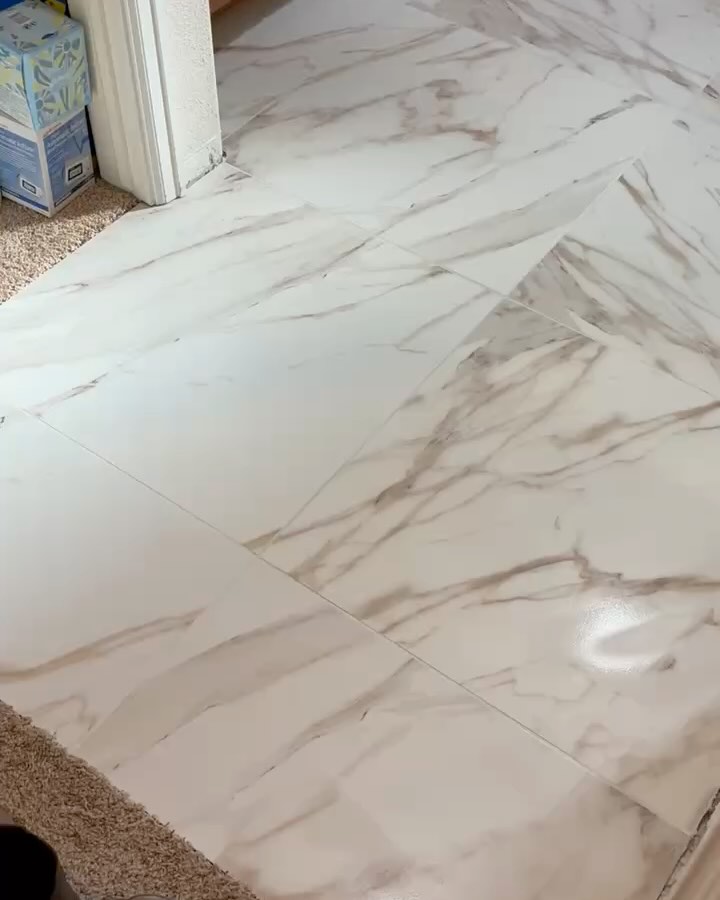 I also tile! This bathroom was fully carpeted, not sure why that was ever a good idea. Maybe before the invention of slippers? Or the discovery of germs? Anyways, really proud of how this remodel turned out. Crisp lines, even surface. Tiling takes a lot of patience and forethought and can be supremely frustrating. But when it’s all done and you give it that final wash after grout 👌 feels so good. #tile #tileinstallation #shluterditra #customcarpentry #bathroomremodel #bathroomrenovation #trimcarpentry