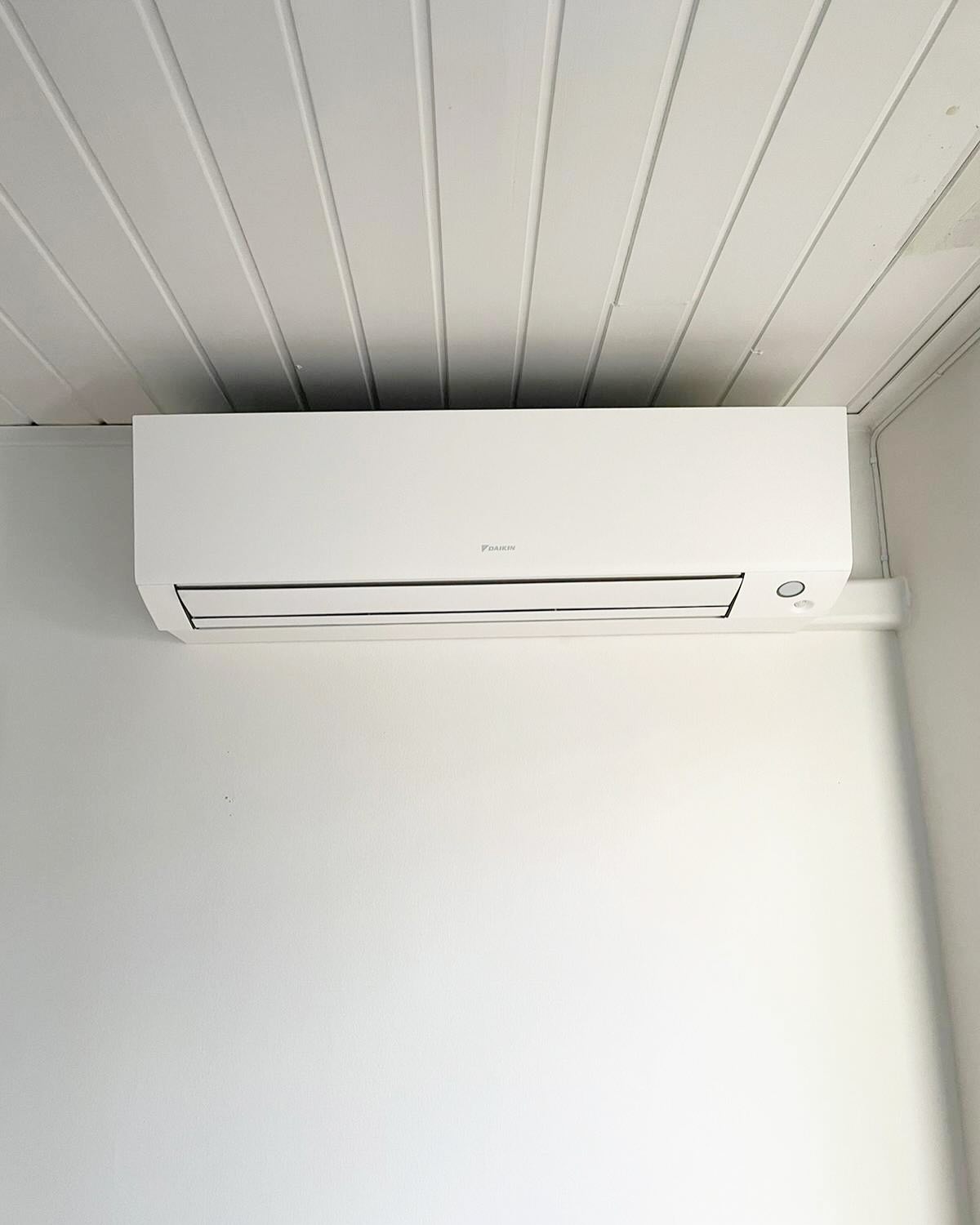 Daikin Perfera XTH40 installerad i Upplands Väsby!🙏🏻
Går du också i tankarna att investera i en ny luftvärmepump?
Boka en kostnadsfri konsultation på BMEKYL.SE 👍🏻