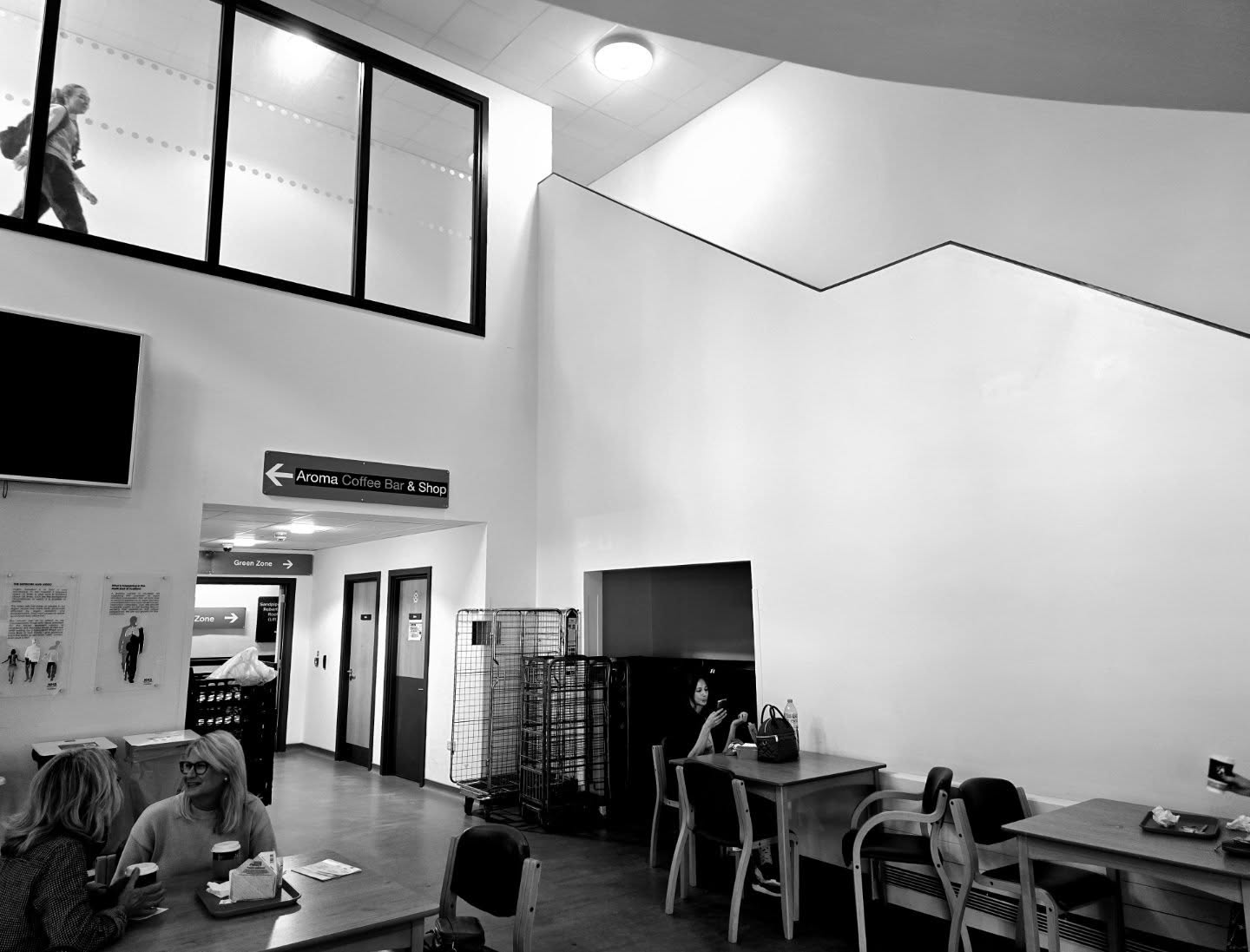 Last year I was honoured to be commissioned to create a memorial artwork in this space, near the entrance to A&E at Aberdeen Royal Infirmary. This fused glass installation, will be installed in memory of people who lost their lives and donated their organs to save and transform the lives of others.
Working in collaboration with the Organ Donation Team, the sculpture will be an uplifting and inspiring piece, which reflects the positive act of organ donation, and conveys a sense of renewal and hope. It'll hopefully be a space where families/friends can come to remember their loved one, and think about the special gift they gave.
Over the past few months I've worked with a number of schools across the NHS Grampian region, namely Inverurie Academy, Peterhead Academy, Kemnay Academy and The Gordon Schools Huntly, where children were led through a glass workshop to create pieces to add to the installation; I'll do a post tomorrow with more info about that! We're still looking for secondary schools to get involved, so please get in touch at info@shelaghswanson.com if you'd like any more information. Thank you!