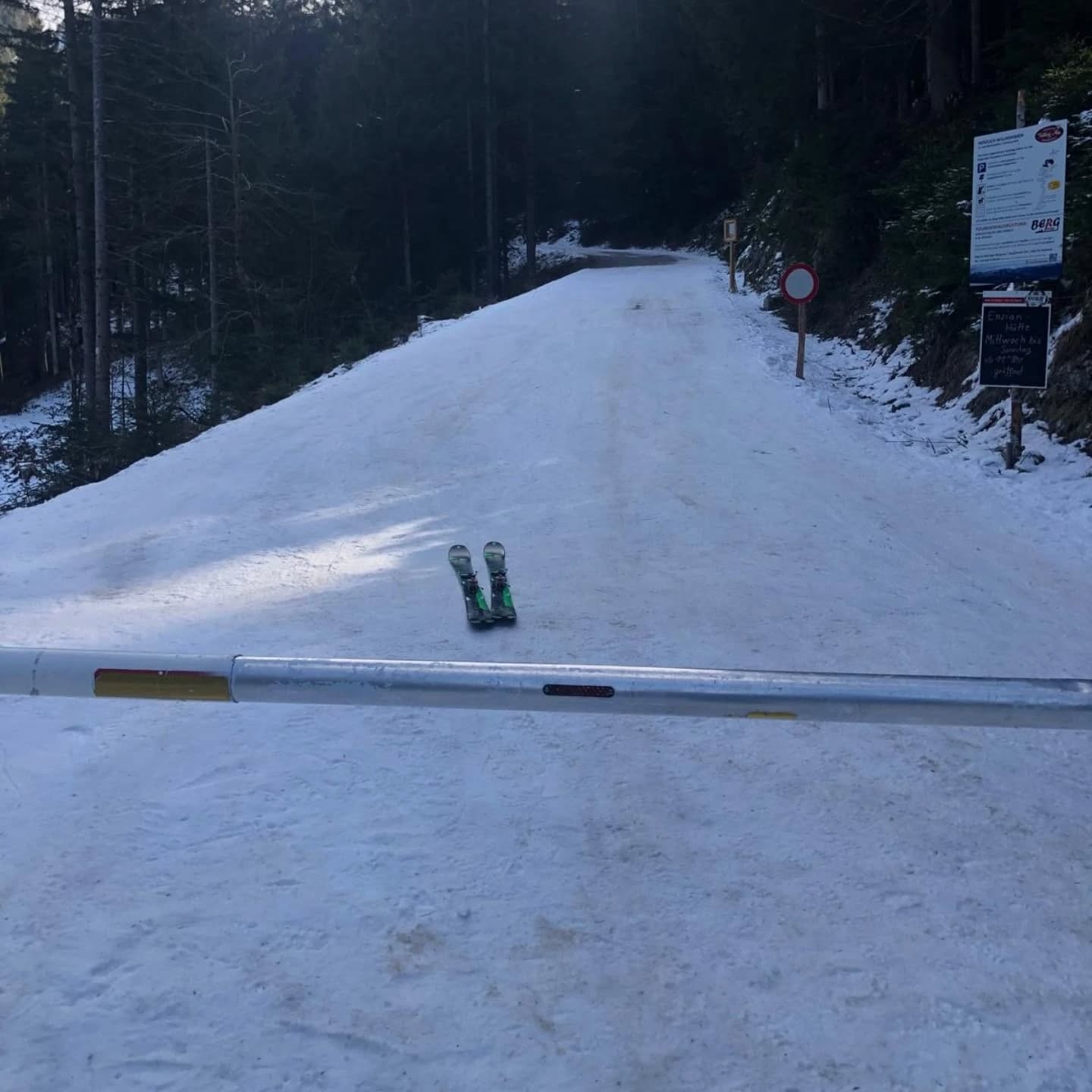 Heute wieder etwas aufbereitet! Es geht wieder mit de Tourenski vom Schranken bis zum Gipfel (über Sommerweg)!!
Vielen Dank Willi!
Wir freuen uns auf einen Einkehrschwung von Euch!!
Liebe Grüße Andrea & Klaus
#Salzburg #skitouring
#winter #rodel #rodelbahn #wandern #wandernmachtglücklich #tennengau #österreich #salzburgerland