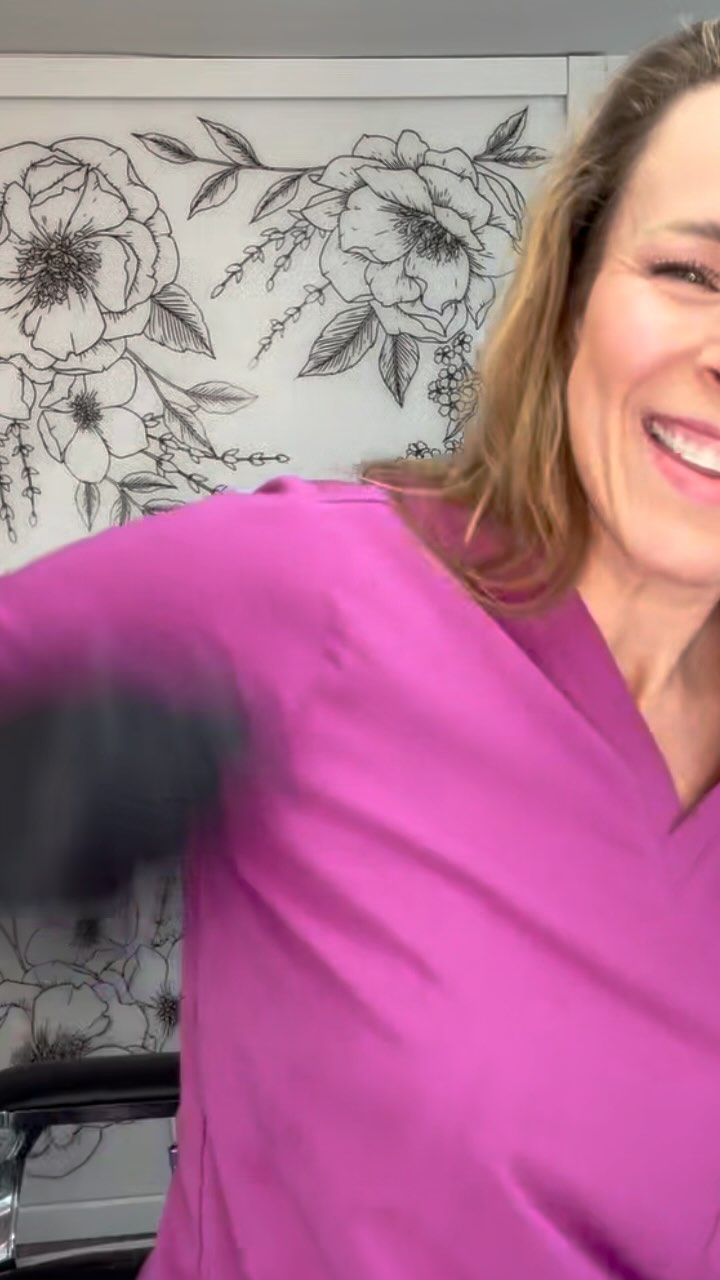 Who else is dancing into the weekend? ❤️ Sending all the love to you all
#lowerlonsdale @brow_werx #loveyourface