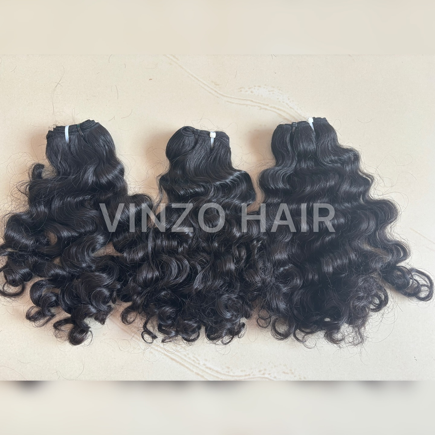 Beautiful natural curly bundles, freshly co-washed and ready to ship 😍
#vinzohair #vinzocurly #vinzocurlyhair #indianrawcurly #rawcurly #rawcurlyhair #indiancurly #indiancurlyhair #curlyhair #curlyweave #curlywig #indianhumanhair