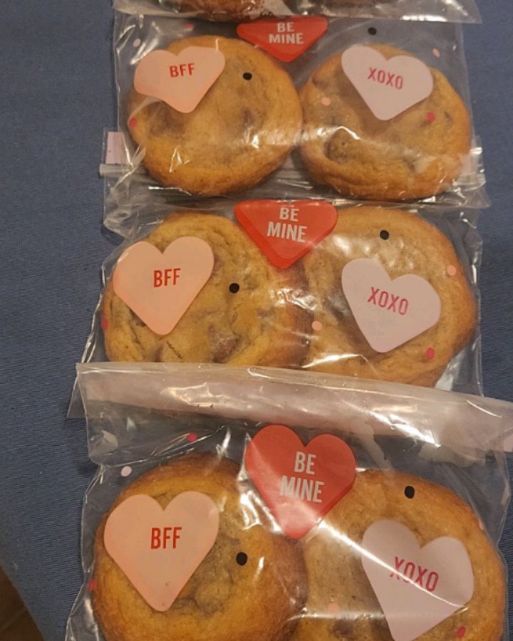 I made these chocolate chip cookies from scratch. I am also selling them now. Tomorrow, there is going to be a pop up event at 7855 N Palm Ave
Fresno, CA See you all there as I am going to be selling my cookies there.