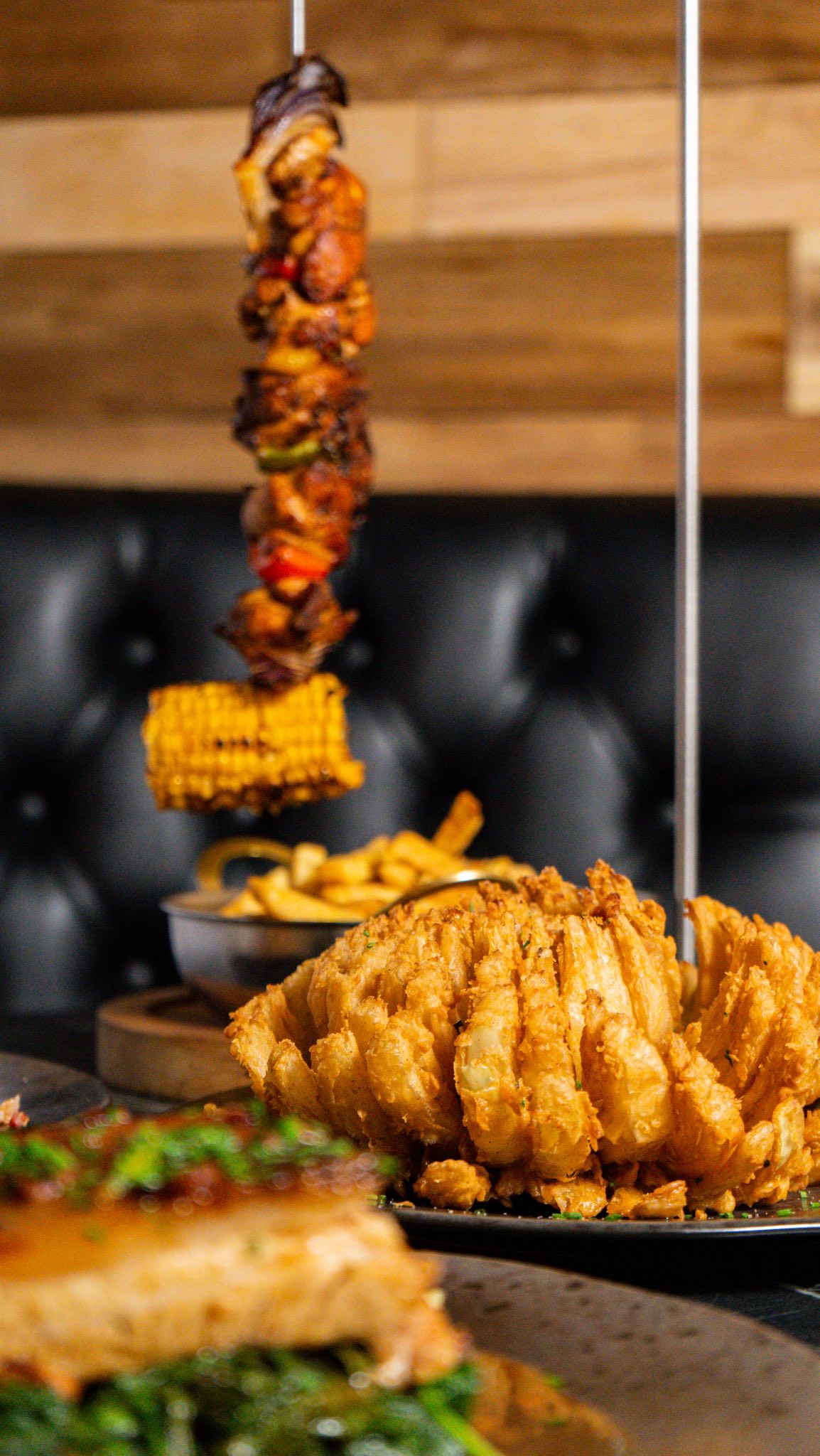 A flavour explosion you didn’t see coming! 🧅💣
A delicious huge blooming Spanish onion, dredged in buttermilk & seasoned flour, deep fried & served with a dusting of our house rub & a pot of Alabama white sauce.😋
#food #restaurant #onion #onionbomb #boom #viral #manchester #knutsford #starter #foodie