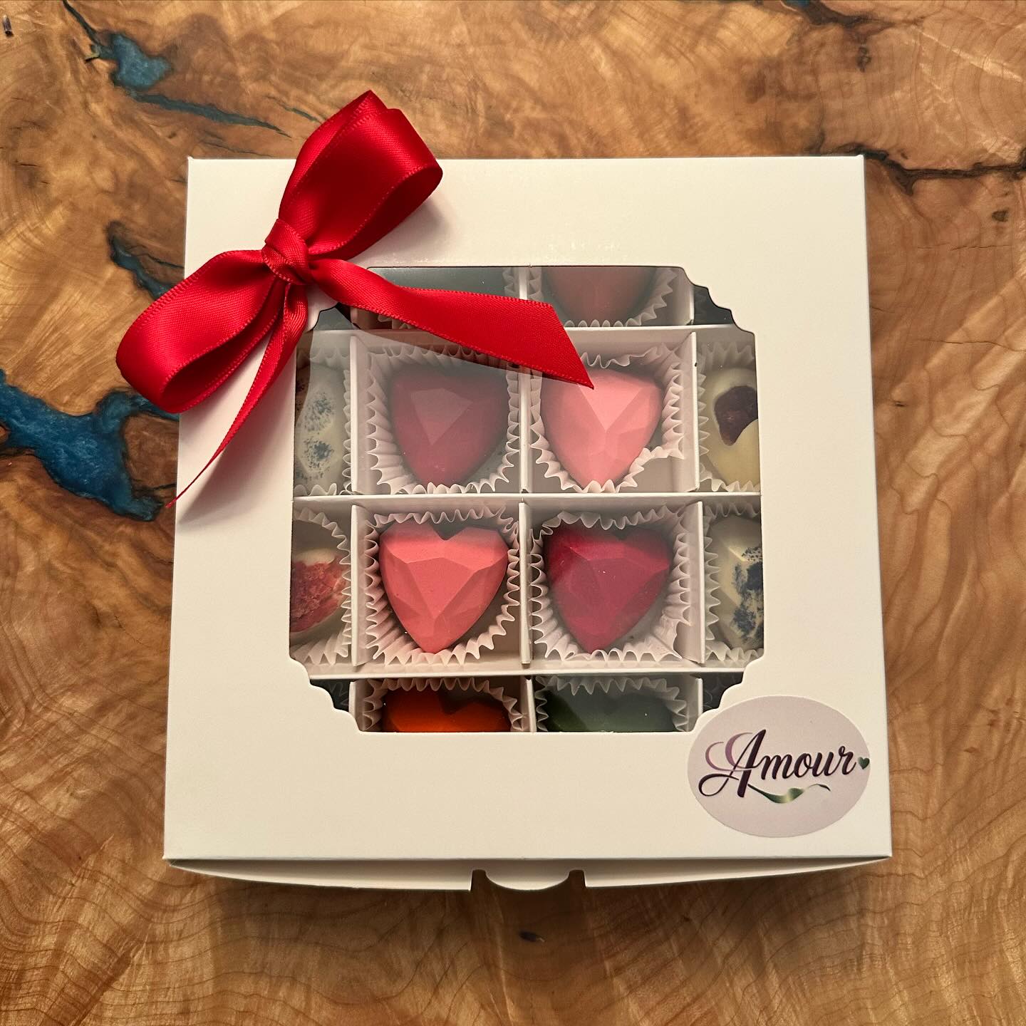 A box of 16 artisan chocolates is an assortment of heart-shaped confections and a variety of flavours, making it a perfect gift for someone special.
#ArtisanChocolates #GourmetTreats #ChocolateLover #SweetGift #LuxuryChocolates #HandmadeChocolates #GiftBox #Amour #ValentinesGift #chocolatehearts