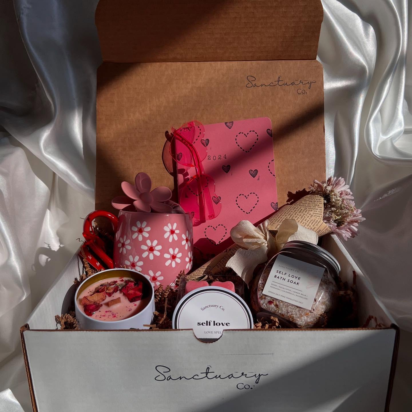 💝𝓖𝓪𝓵𝓮𝓷𝓽𝓲𝓷𝓮𝓼 𝓖𝓲𝓯𝓽 𝓑𝓸𝔁💝
Includes:
❤️𝕄𝕦𝕘 𝕠𝕗 𝕔𝕙𝕠𝕚𝕔𝕖
❤️𝕊𝕖𝕝𝕗 𝕃𝕠𝕧𝕖 𝕙𝕖𝕣𝕓𝕒𝕝 𝕓𝕒𝕥𝕙 𝕤𝕠𝕒𝕜
❤️𝕊𝕖𝕝𝕗 𝕃𝕠𝕧𝕖 𝕔𝕒𝕟𝕕𝕝𝕖
❤️𝟞𝕔𝕥 𝕨𝕒𝕩 𝕞𝕖𝕝𝕥𝕤
❤️ 𝕊𝕞𝕒𝕝𝕝 𝕗𝕝𝕠𝕨𝕖𝕣 𝕓𝕠𝕦𝕢𝕦𝕖𝕥
❤️𝕙𝕒𝕚𝕣 𝕔𝕝𝕚𝕡
❤️𝕤𝕔𝕣𝕦𝕟𝕔𝕙𝕚𝕖
❤️ℙ𝕖𝕣𝕤𝕠𝕟𝕒𝕝 𝕞𝕖𝕤𝕤𝕒𝕘𝕖 𝕗𝕣𝕠𝕞 𝕪𝕠𝕦
ɴᴏᴡ ᴀᴠᴀɪʟᴀʙʟᴇ ᴏɴ ᴡᴇʙꜱɪᴛᴇ ᴀɴᴅ ᴇᴛꜱʏ ꜱʜᴏᴘ.
🔗https://thesanctuarycompany.etsy.com/listing/1628672226
🔗https://www.sanctuaryco.shop/category/all-products
•
#galentines #galentinesparty #valentines #candles #candlelover #waxmelts #waxmeltlover #gifts #giftsforher #giftboxes #smallbusiness #etsy #etsyshop