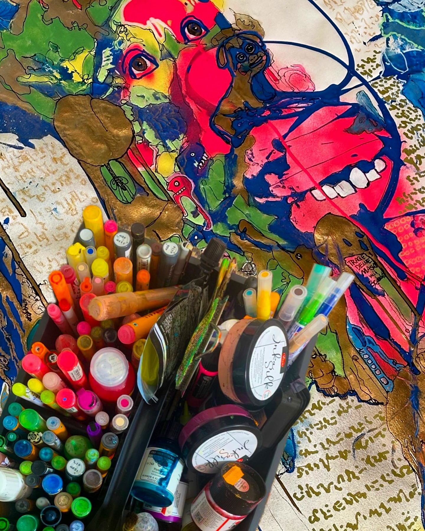 Messy desk - creative mind 🙌🏼