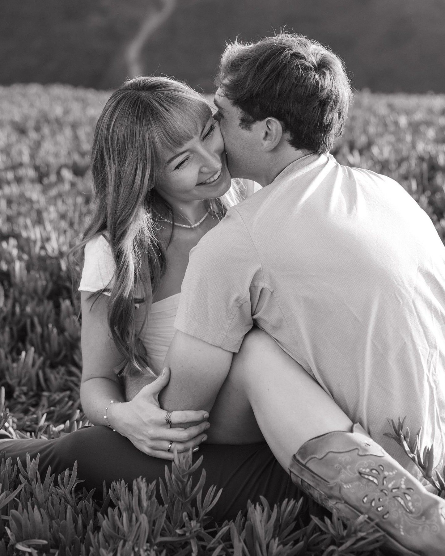 Sunset, salty air, and cowboy boots in the sand—Kody & MyKenzie’s Coastal Cowboy engagement session at Montana de Oro was pure magic. 🤠🌊 From playful moments to intimate embraces, their love story unfolded against one of San Luis Obispo’s most breathtaking backdrops. ✨
If you’re dreaming of an engagement session that’s more than just pretty photos—but a reflection of you—this is your sign! 💛 Head to the blog to see more from this stunning session and get inspired for your own! ⬆️📸
#SanLuisObispoEngagement #MontanaDeOroPhotography #EngagementSession #CaliforniaWeddingPhotographer #CoastalEngagement #WesternEngagement