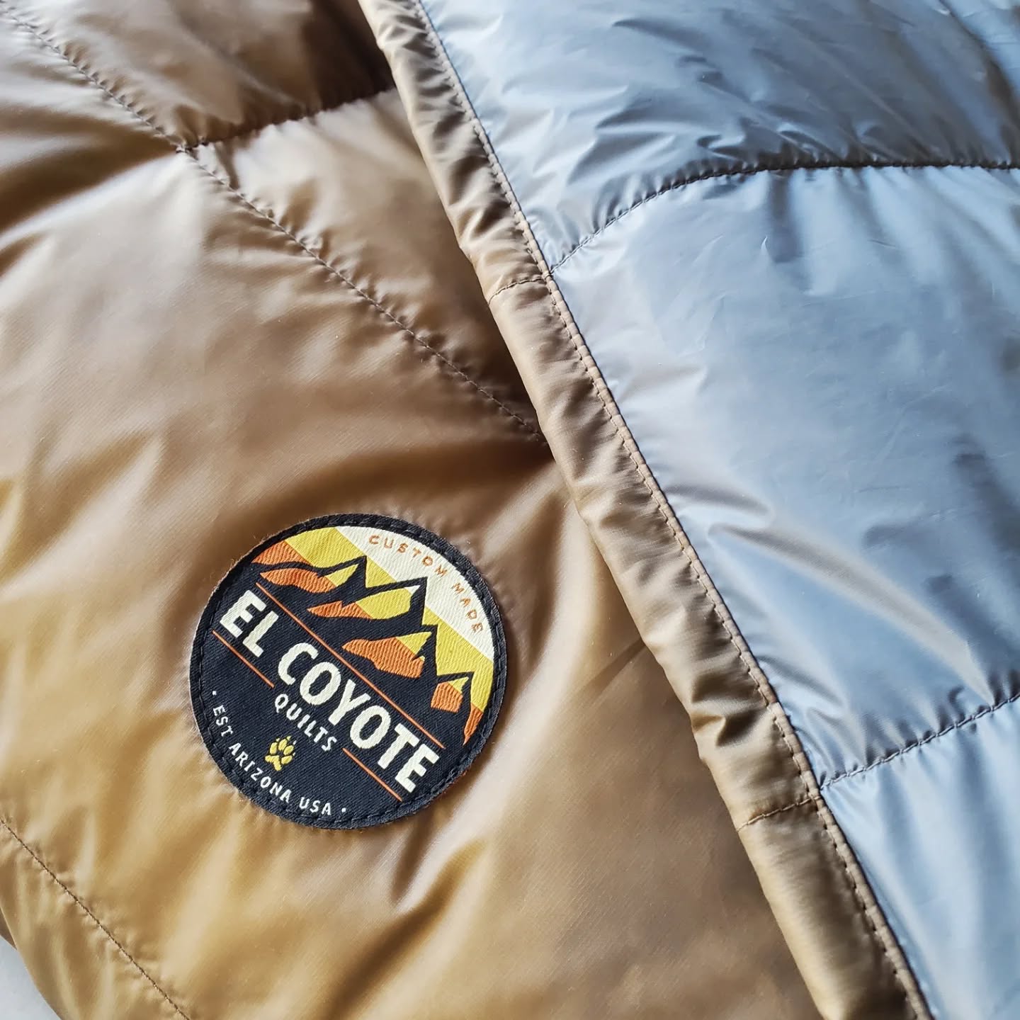 One of our favorite color combos, El Coyote/Dark Charcoal. This 10 degree AlphaLite heading over to our friend Deirdre @backpackerscom for some gear testing.
Always Handmade in USA 🇺🇸