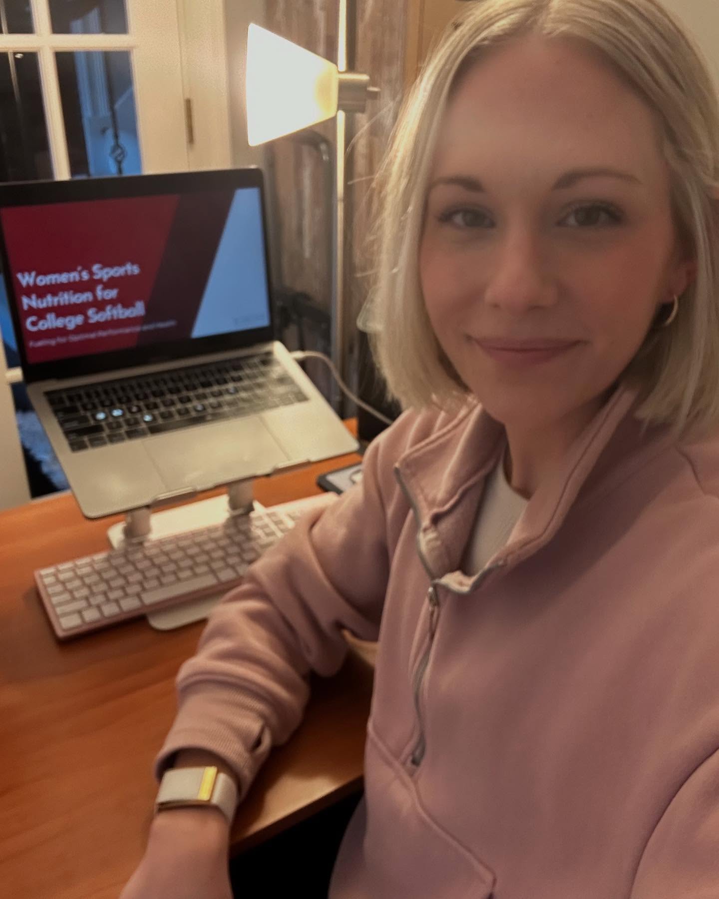 Life lately…
✨ Got to speak to the badass women from @uwrfsoftball team last month about all things fueling for their sport ⚾️
✨ lots of coffee and food
✨ mom life ✌️
✨ squeezing in work on the couch during screen time 😉 keeping it real with you all
✨ photos by my 4 year old capturing us how we look 95% of the time (lol sorry @walliedawookie)
✨ zero outdoor runs 🏃♀️🤷🏼♀️
#runnergirl #dietitan #runningnutrition #womensrunningcommunity #momswhorun